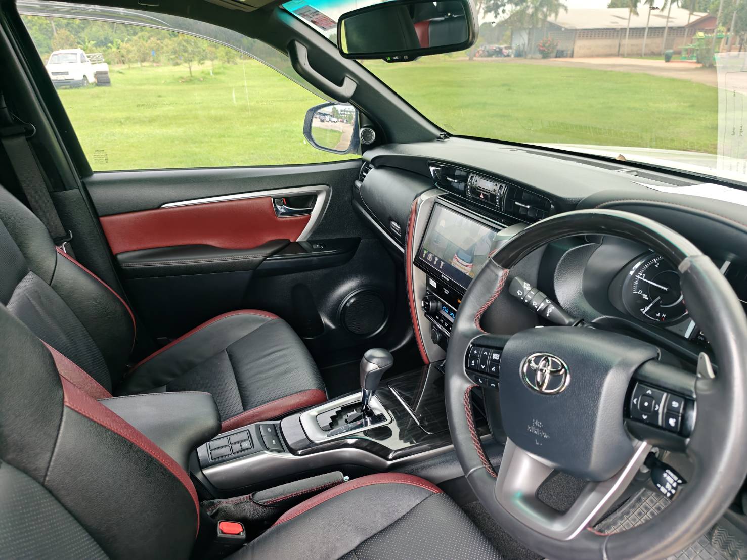 Toyota Fortuner 2.4 Legender 4 WD SUV AT 2022
