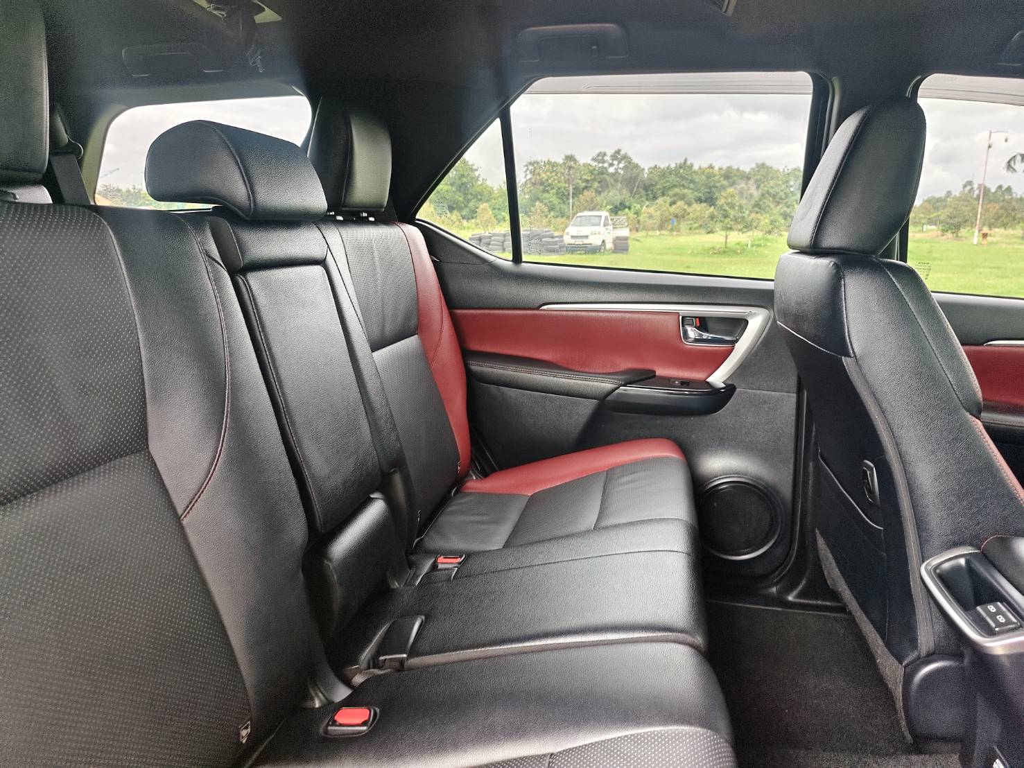 Toyota Fortuner 2.4 Legender 4 WD SUV AT 2022