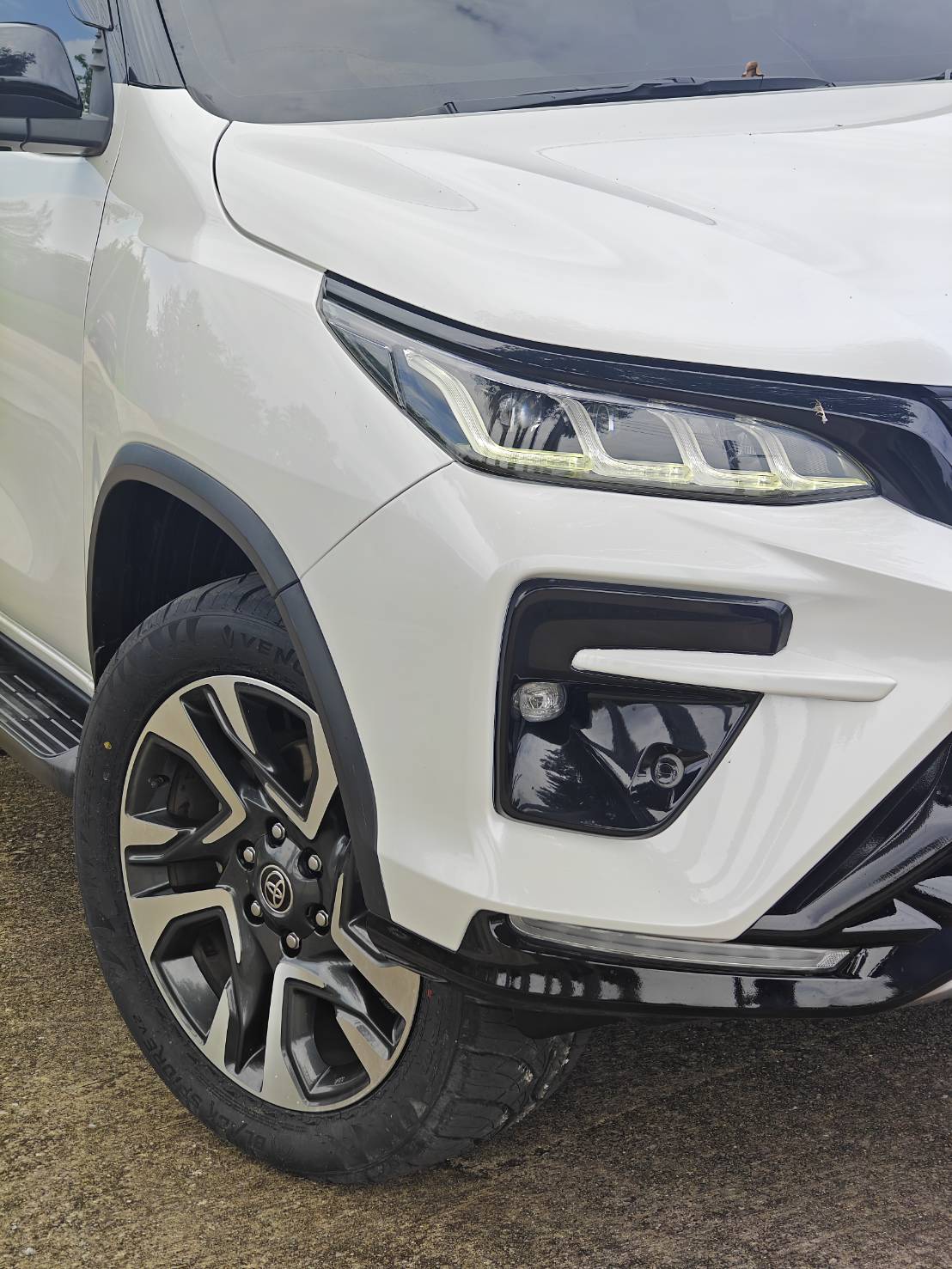 Toyota Fortuner 2.4 Legender 4 WD SUV AT 2022