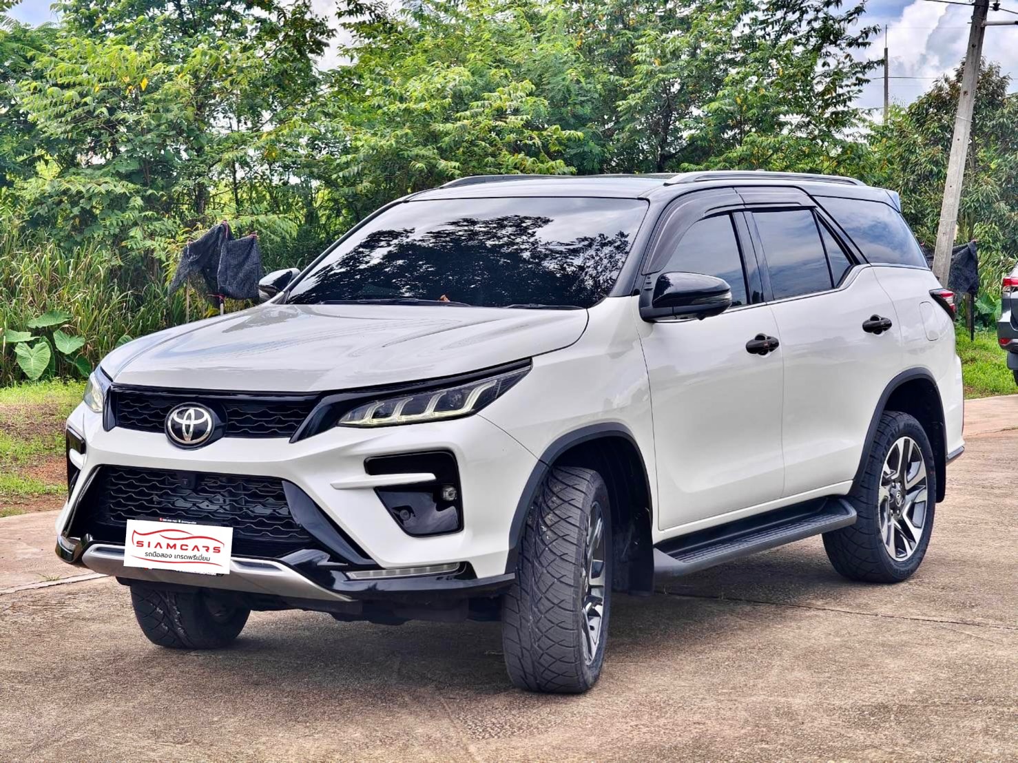 Toyota Fortuner 2.4 Legender 4 WD SUV AT 2022