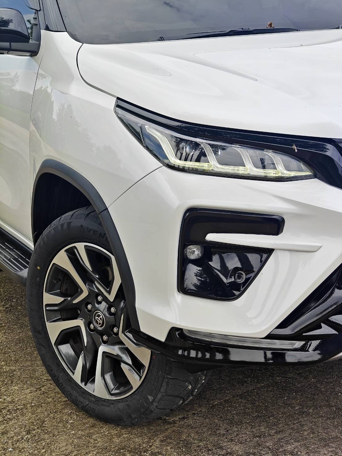 Toyota Fortuner 2.4 Legender 4 WD SUV AT 2022