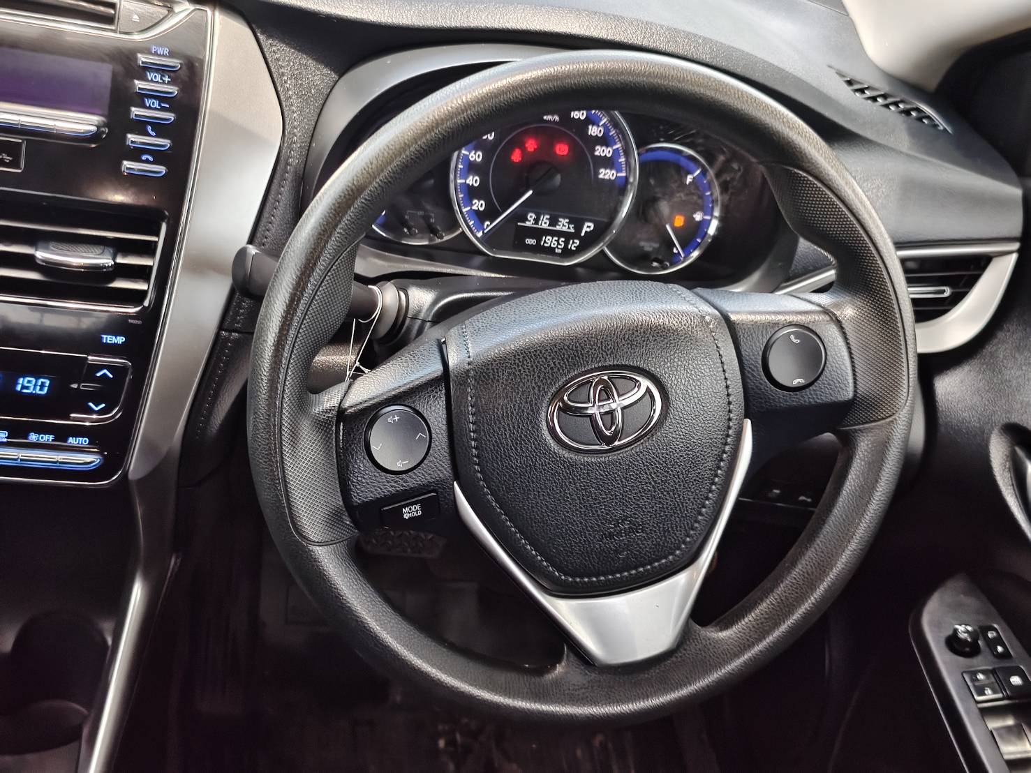 Toyota Yaris ATIVE 1.2 E Sport AT 2017
