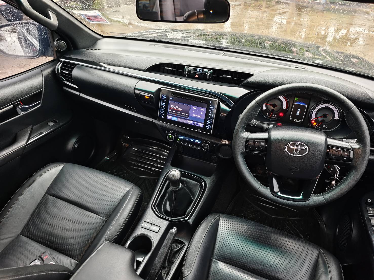 Toyota Hilux Revo Rocco Double Cab 2.4 Prerunner MT 2019