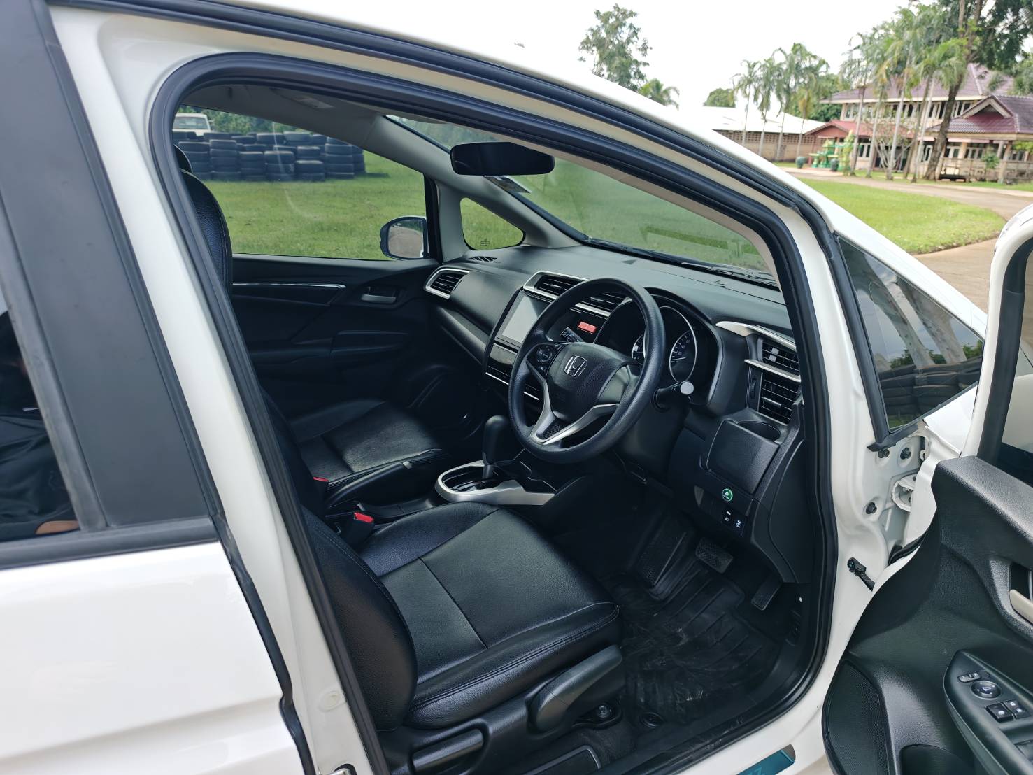 Honda Jazz 1.5 V+ Hatchback AT 2016