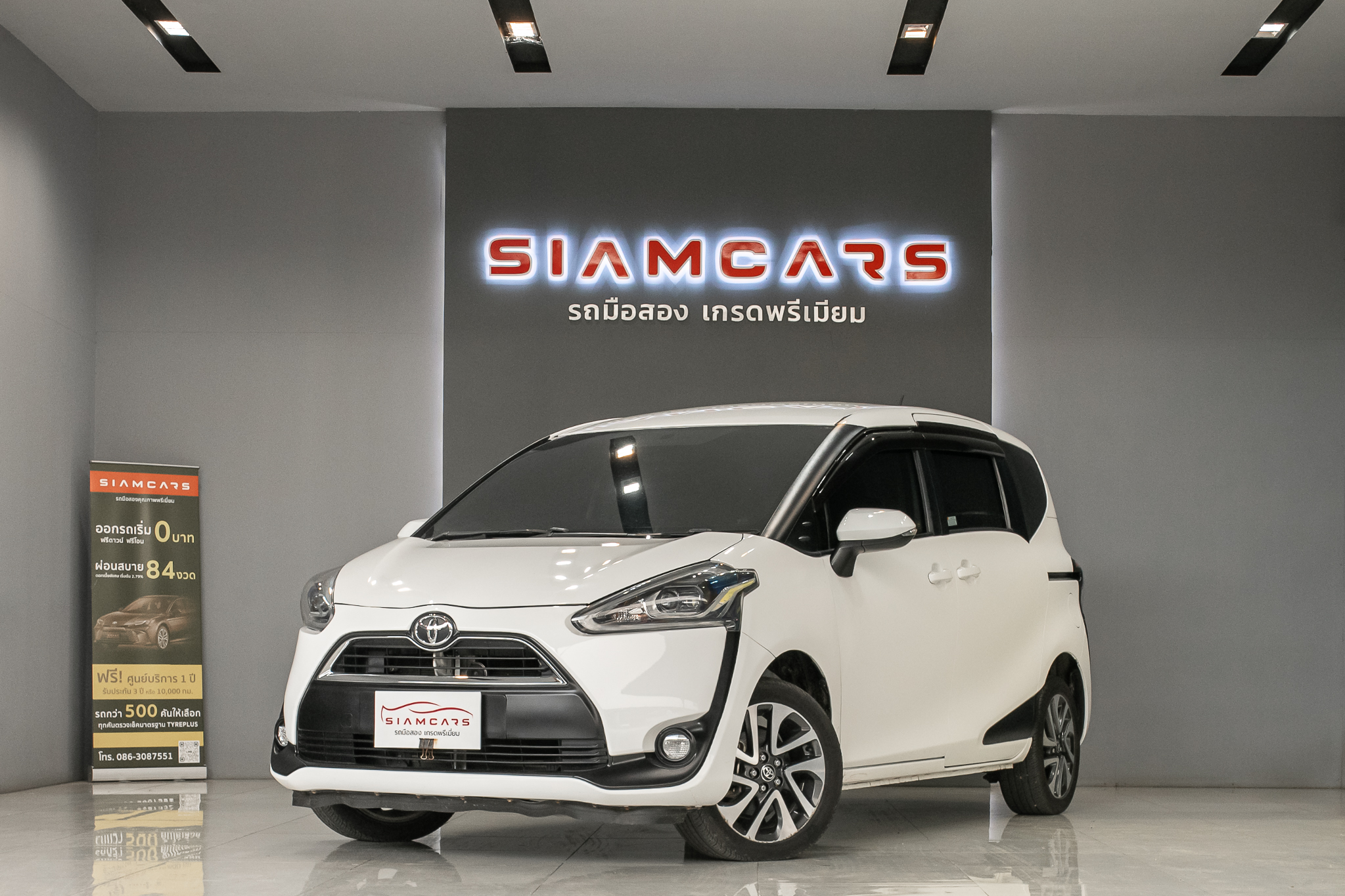 Toyota Sienta 1.5 V SUV AT 2017