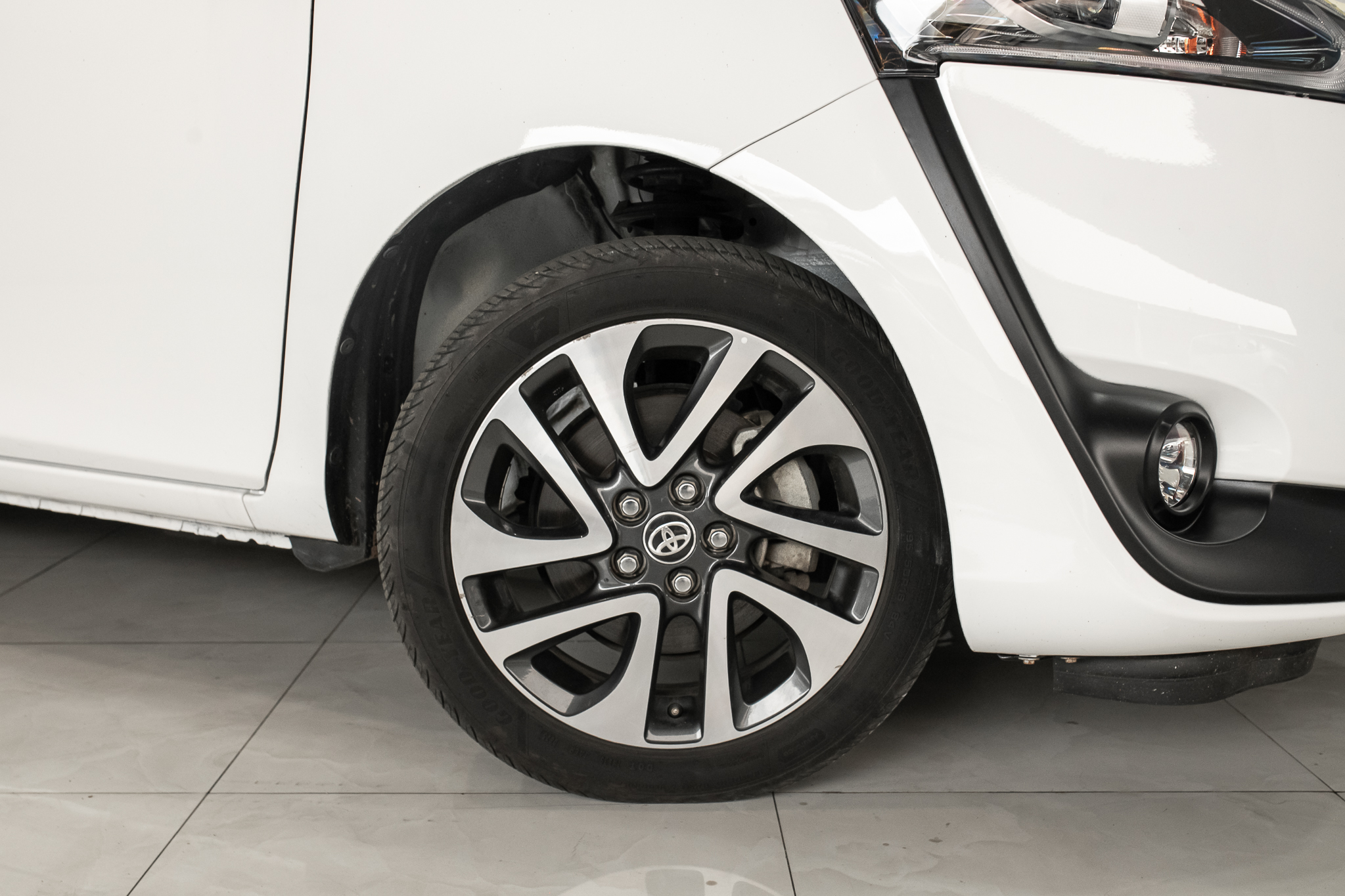 Toyota Sienta 1.5 V SUV AT 2017