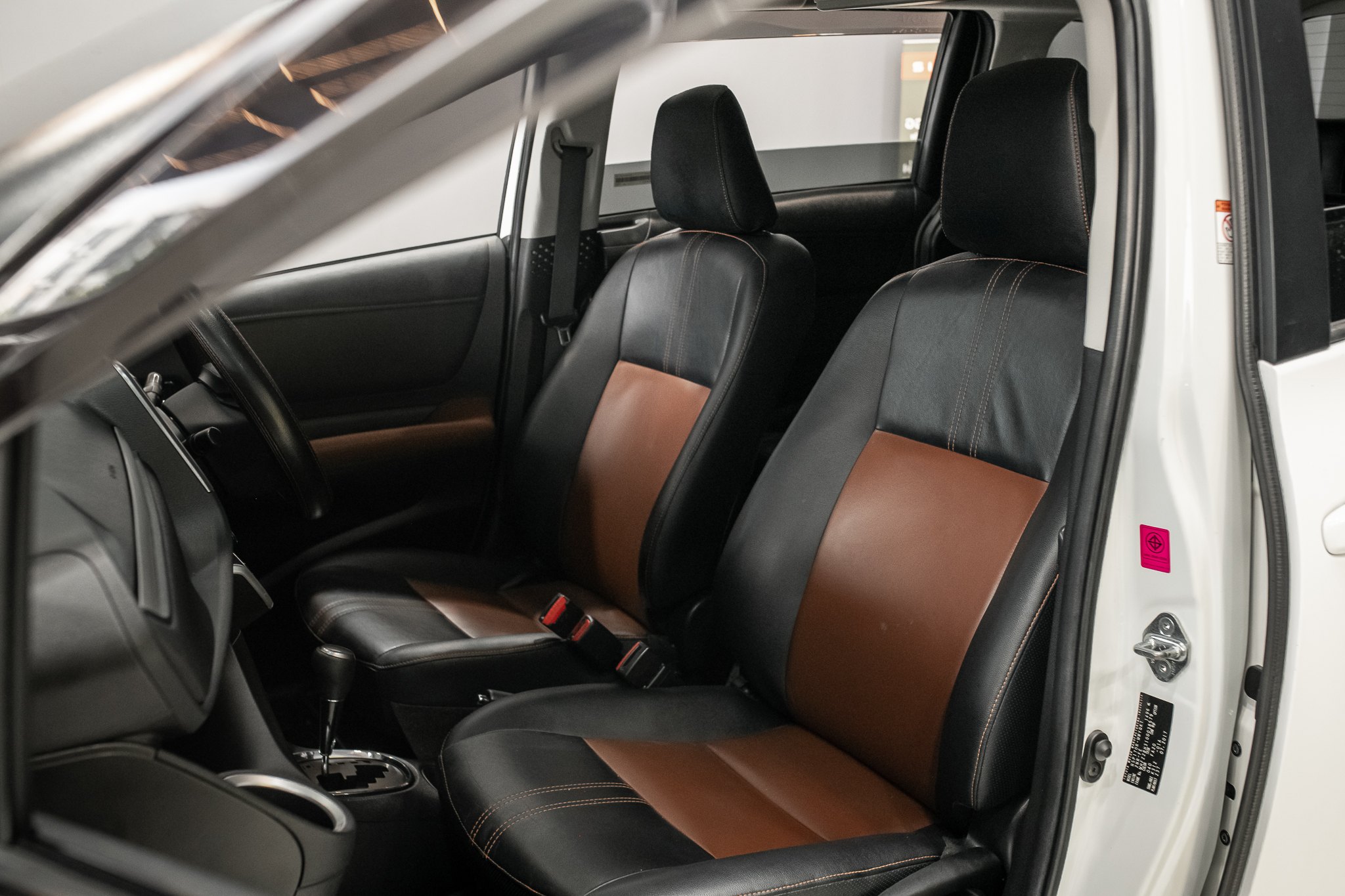 Toyota Sienta 1.5 V SUV AT 2017