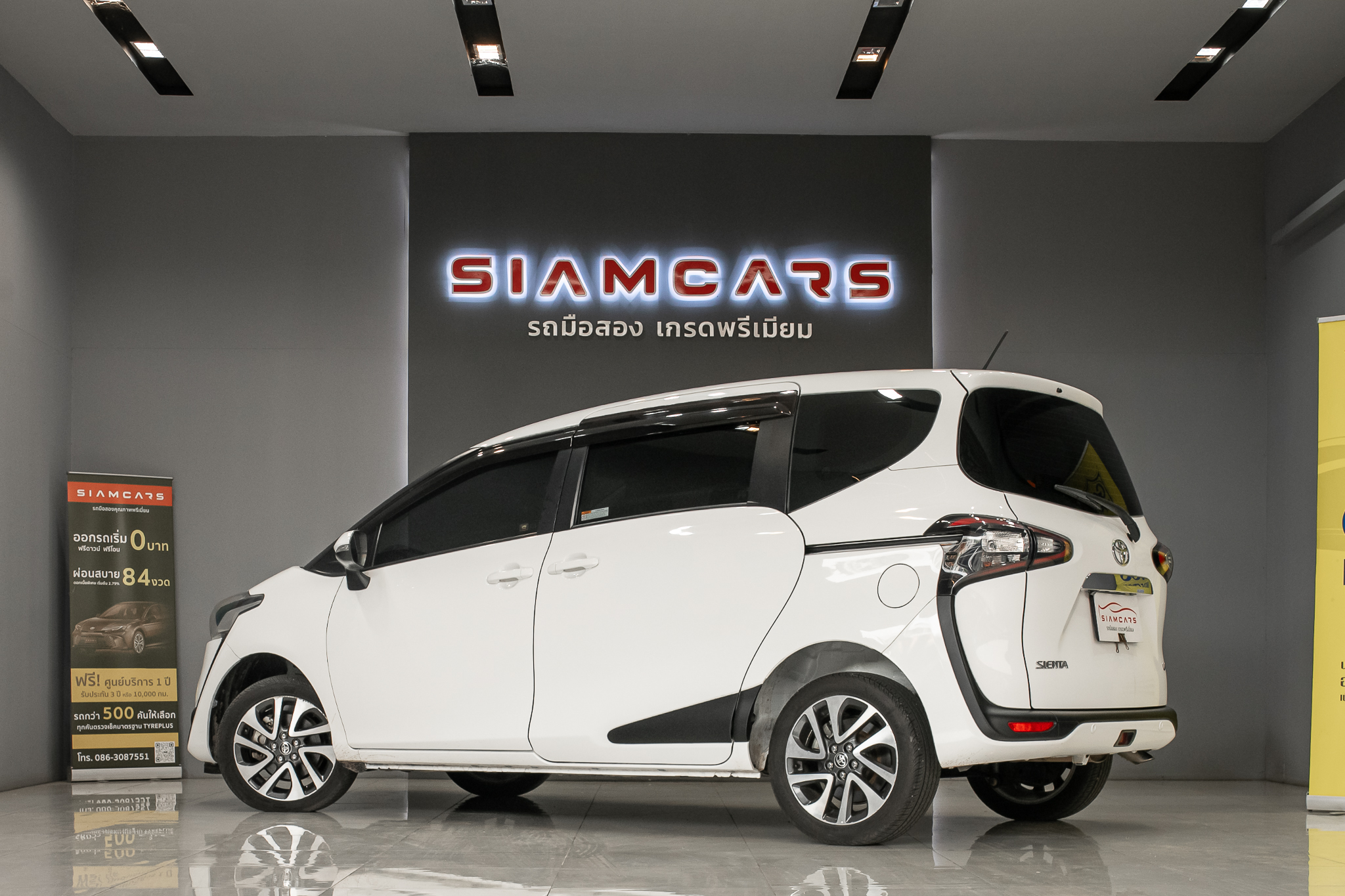 Toyota Sienta 1.5 V SUV AT 2017