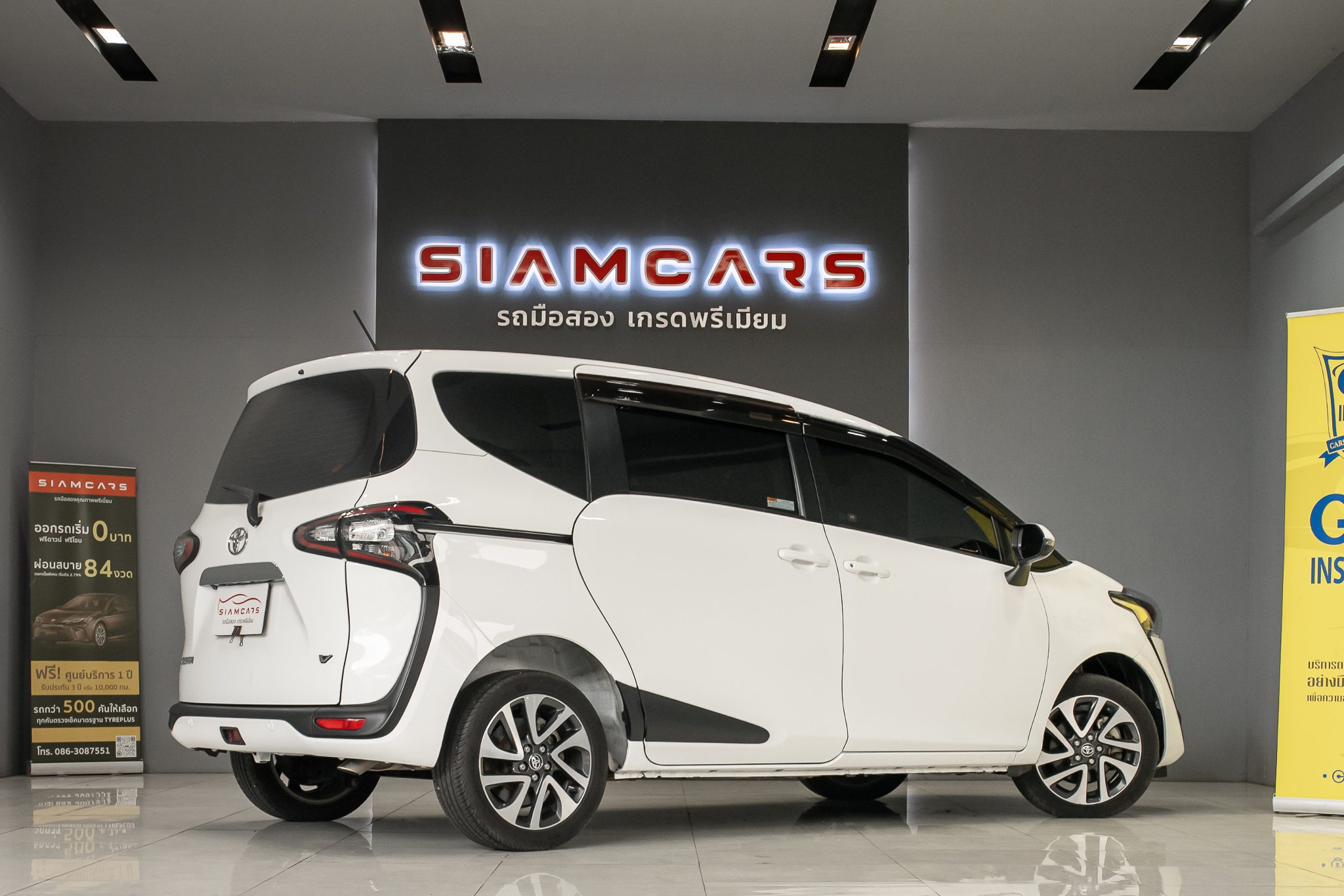 Toyota Sienta 1.5 V SUV AT 2017