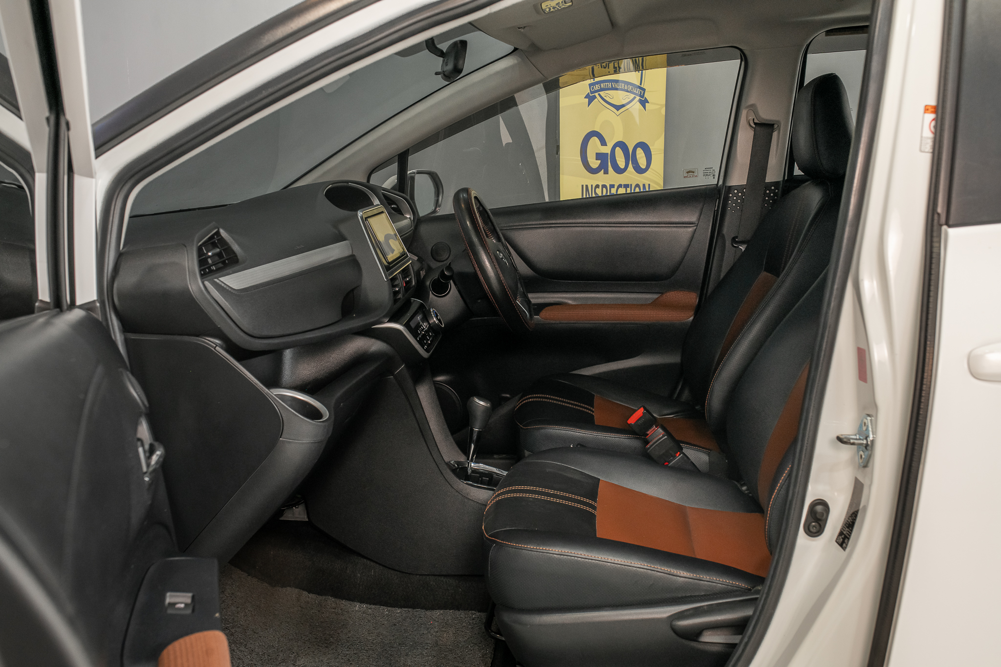 Toyota Sienta 1.5 V SUV AT 2017