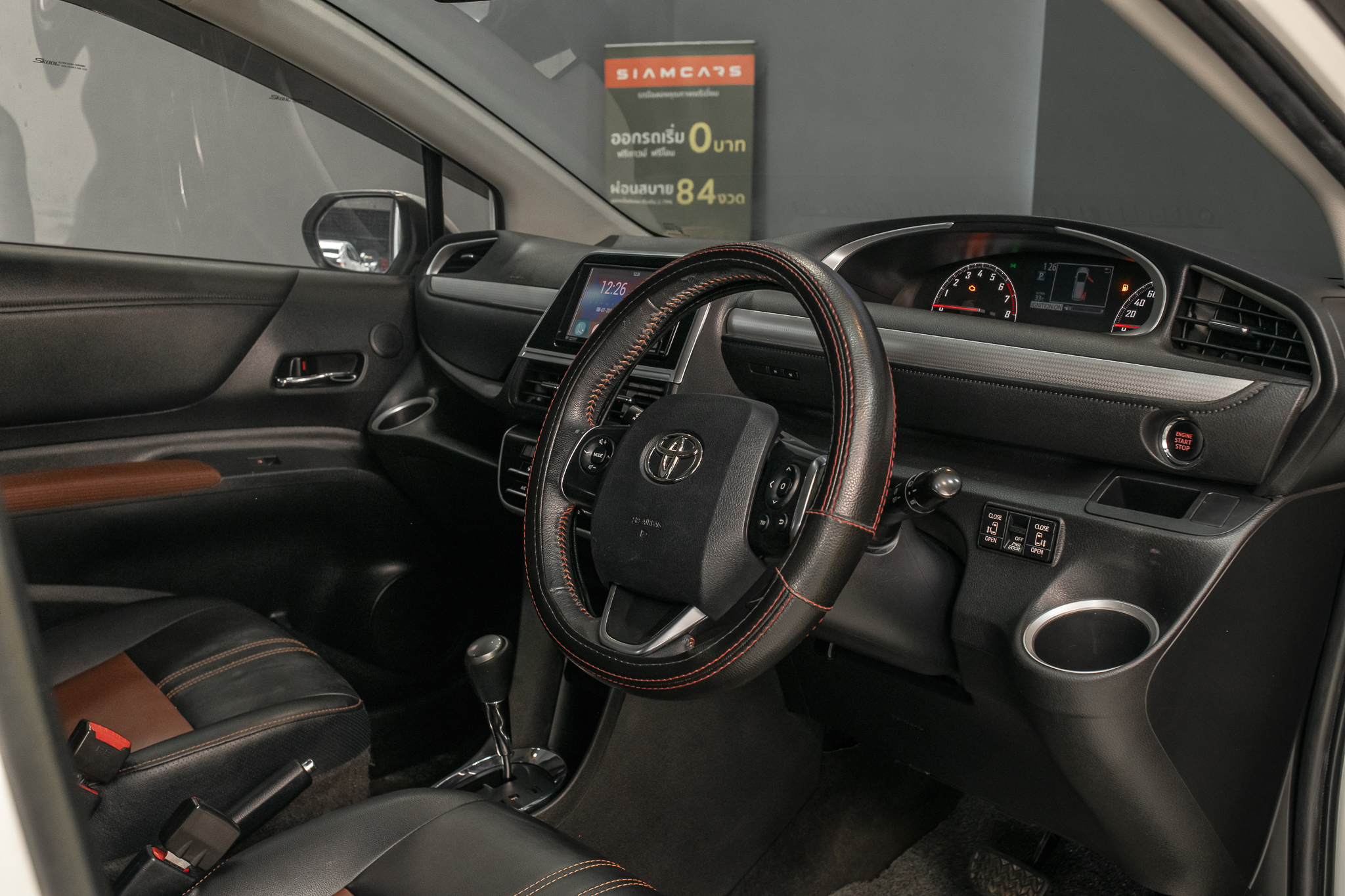 Toyota Sienta 1.5 V SUV AT 2017