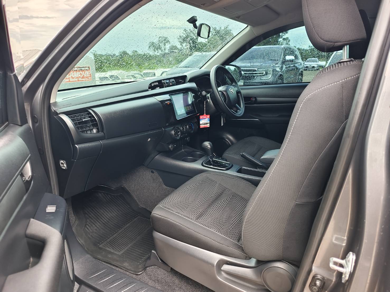 Toyota Hilux Revo Smart Cab 2.4 Entry Z Edition AT 2025