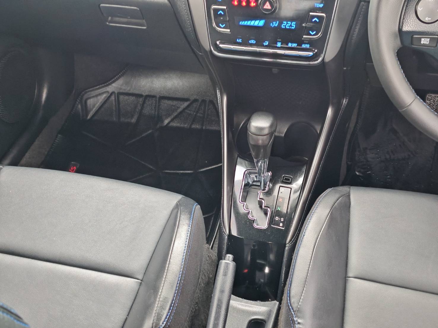 Toyota Yaris 1.2 Sport Hatchback AT 2022