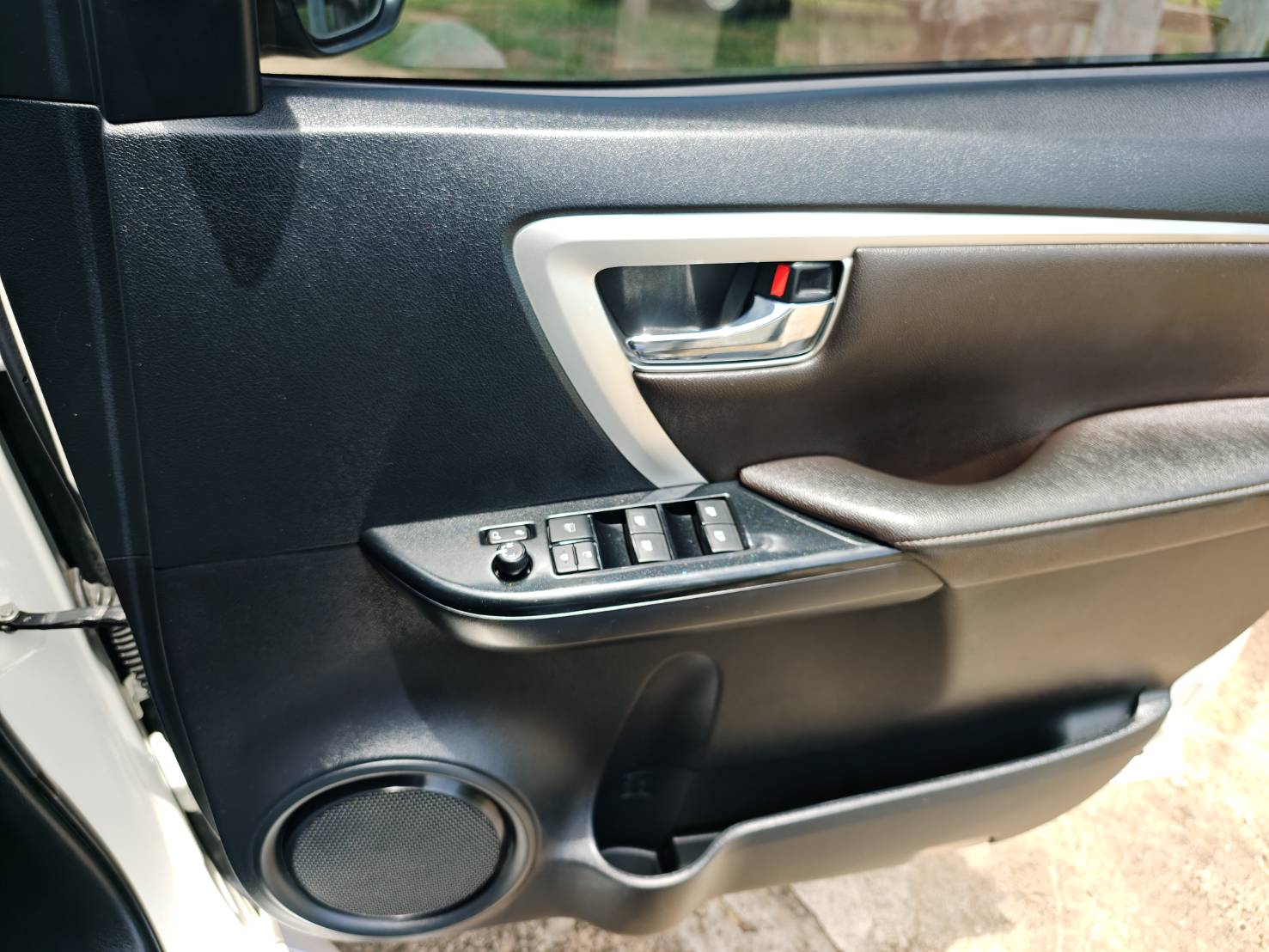 Toyota Fortuner 2.4 V SUV AT 2020