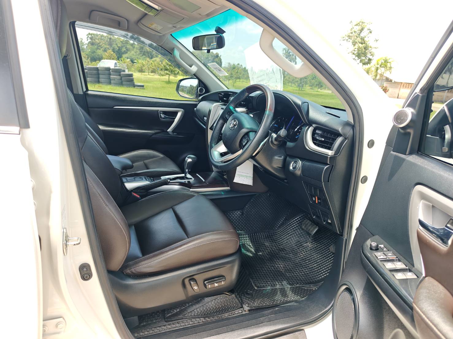 Toyota Fortuner 2.4 V SUV AT 2020