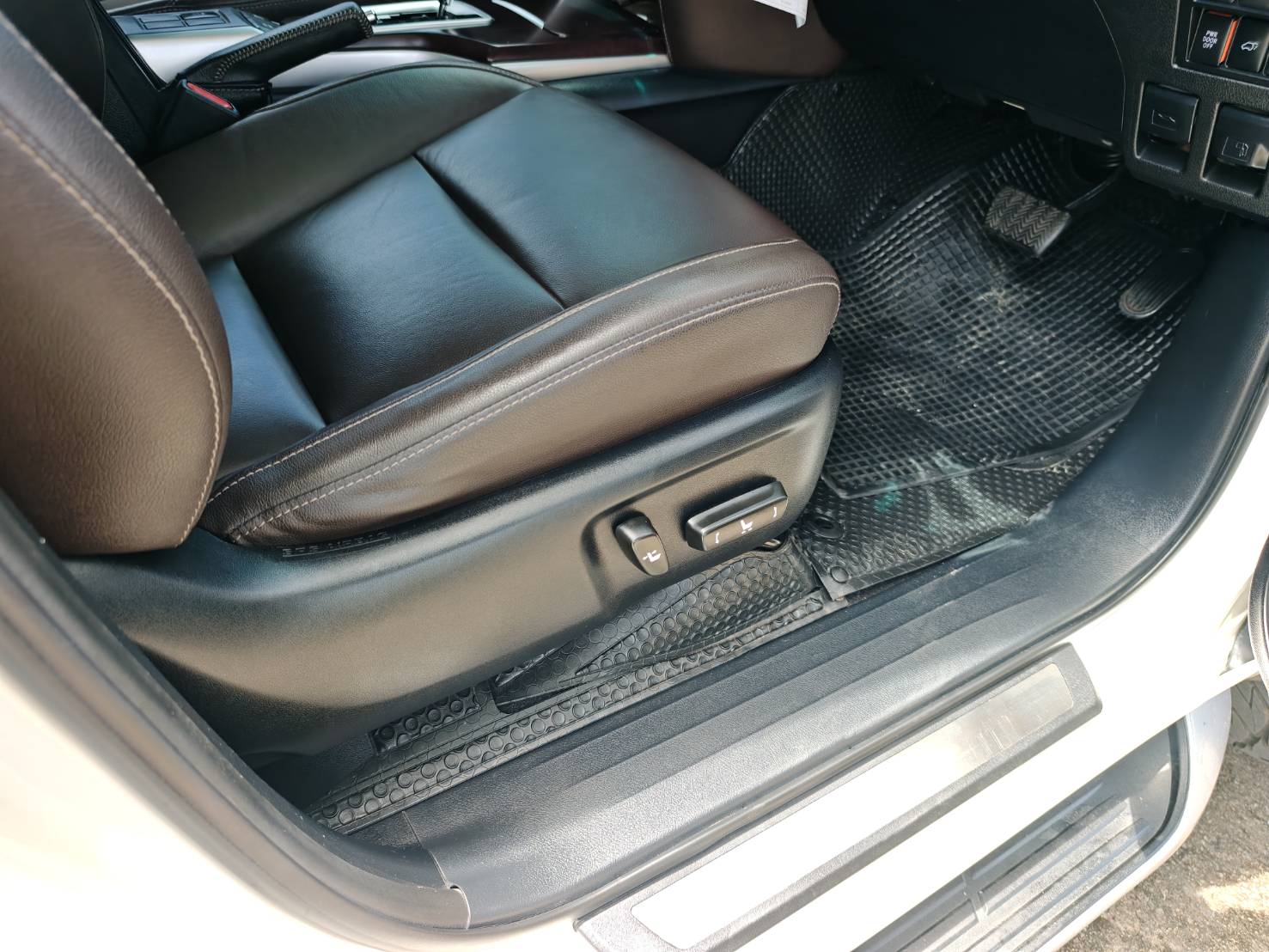 Toyota Fortuner 2.4 V SUV AT 2020