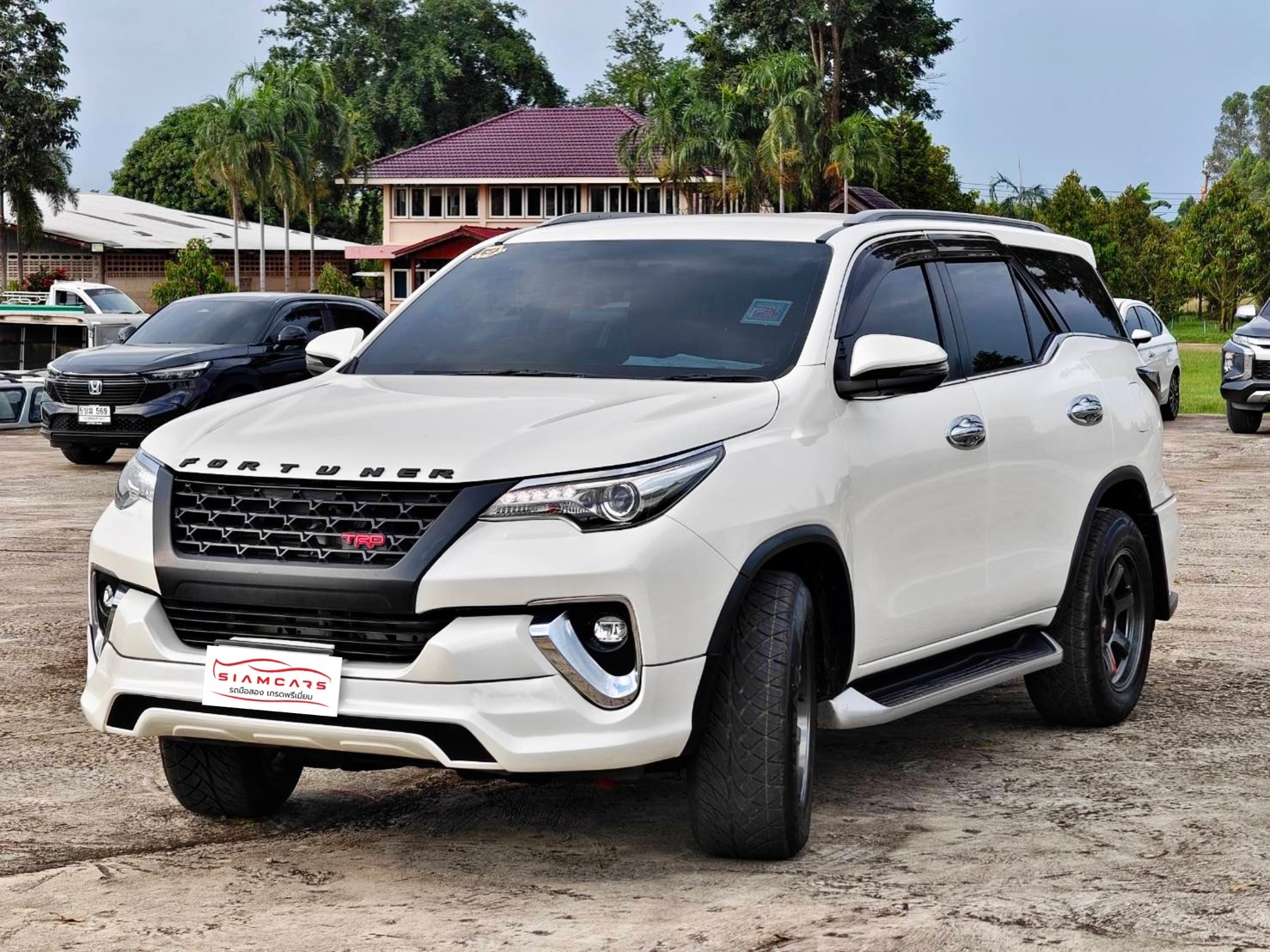 Toyota Fortuner 2.4 V SUV AT 2020