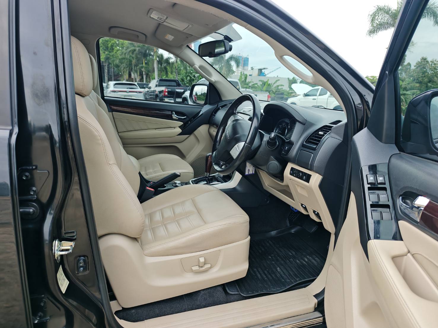 ISUZU MU-X 3.0 DA DVD SUV AT 2017