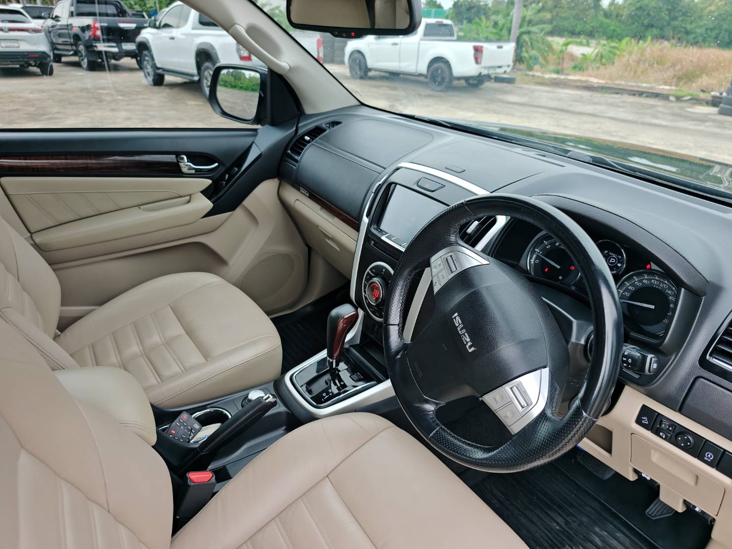 ISUZU MU-X 3.0 DA DVD SUV AT 2017