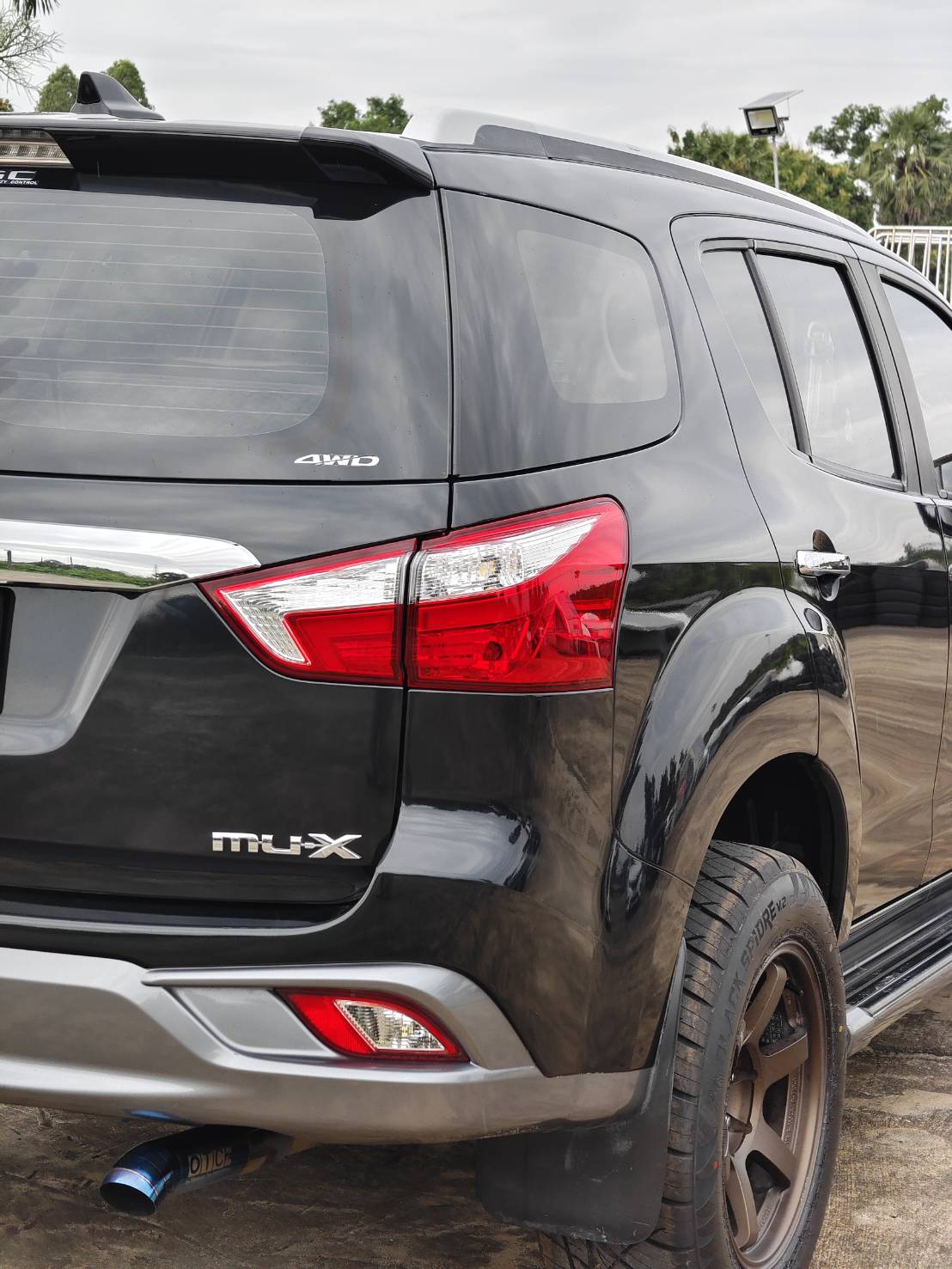 ISUZU MU-X 3.0 DA DVD SUV AT 2017