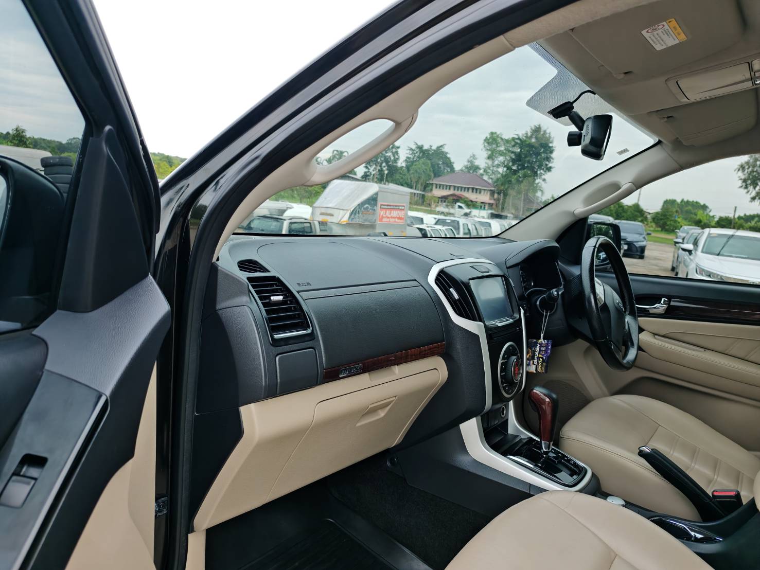 ISUZU MU-X 3.0 DA DVD SUV AT 2017