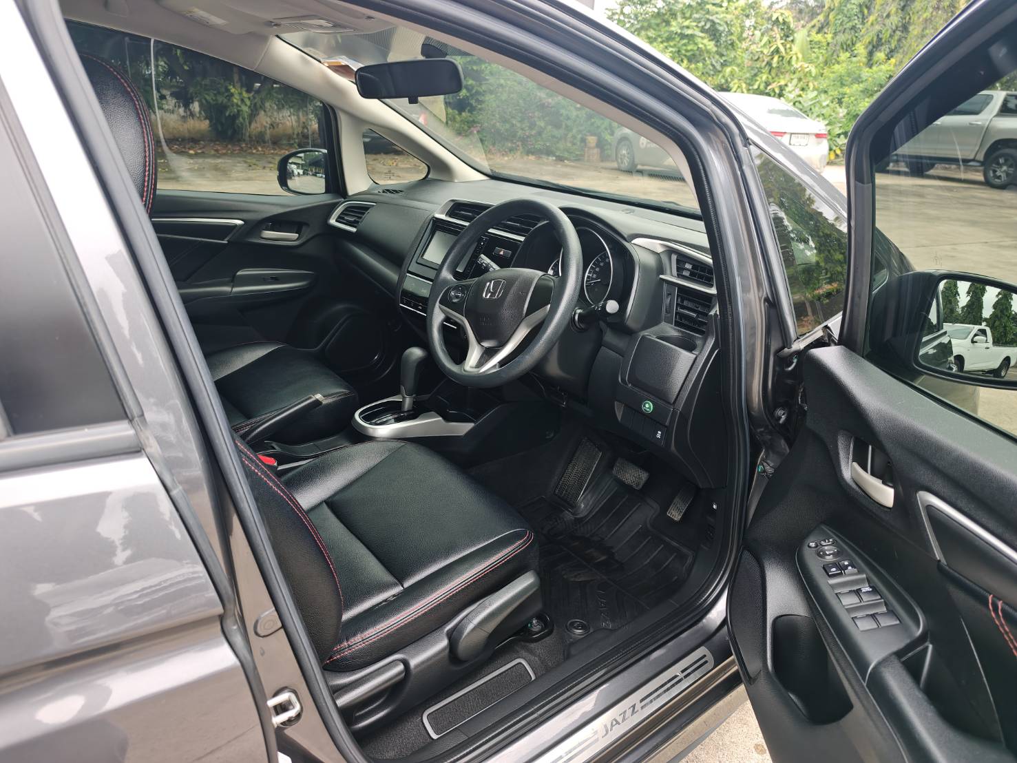 Honda Jazz 1.5 V+ Hatchback AT 2019