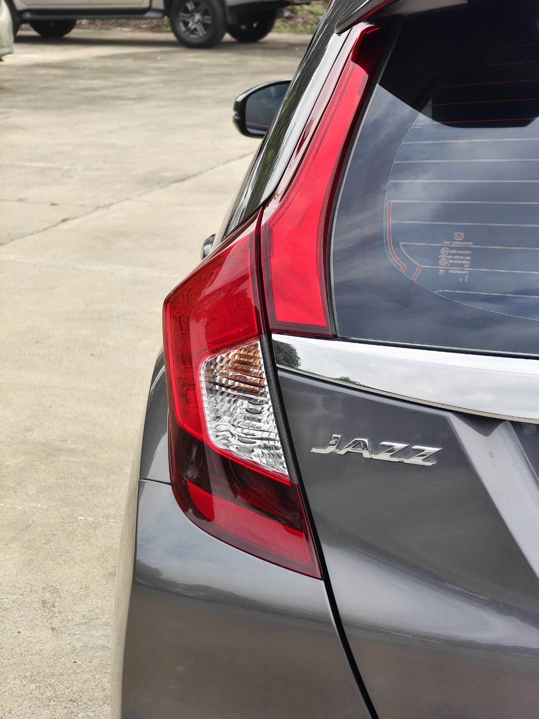 Honda Jazz 1.5 V+ Hatchback AT 2019