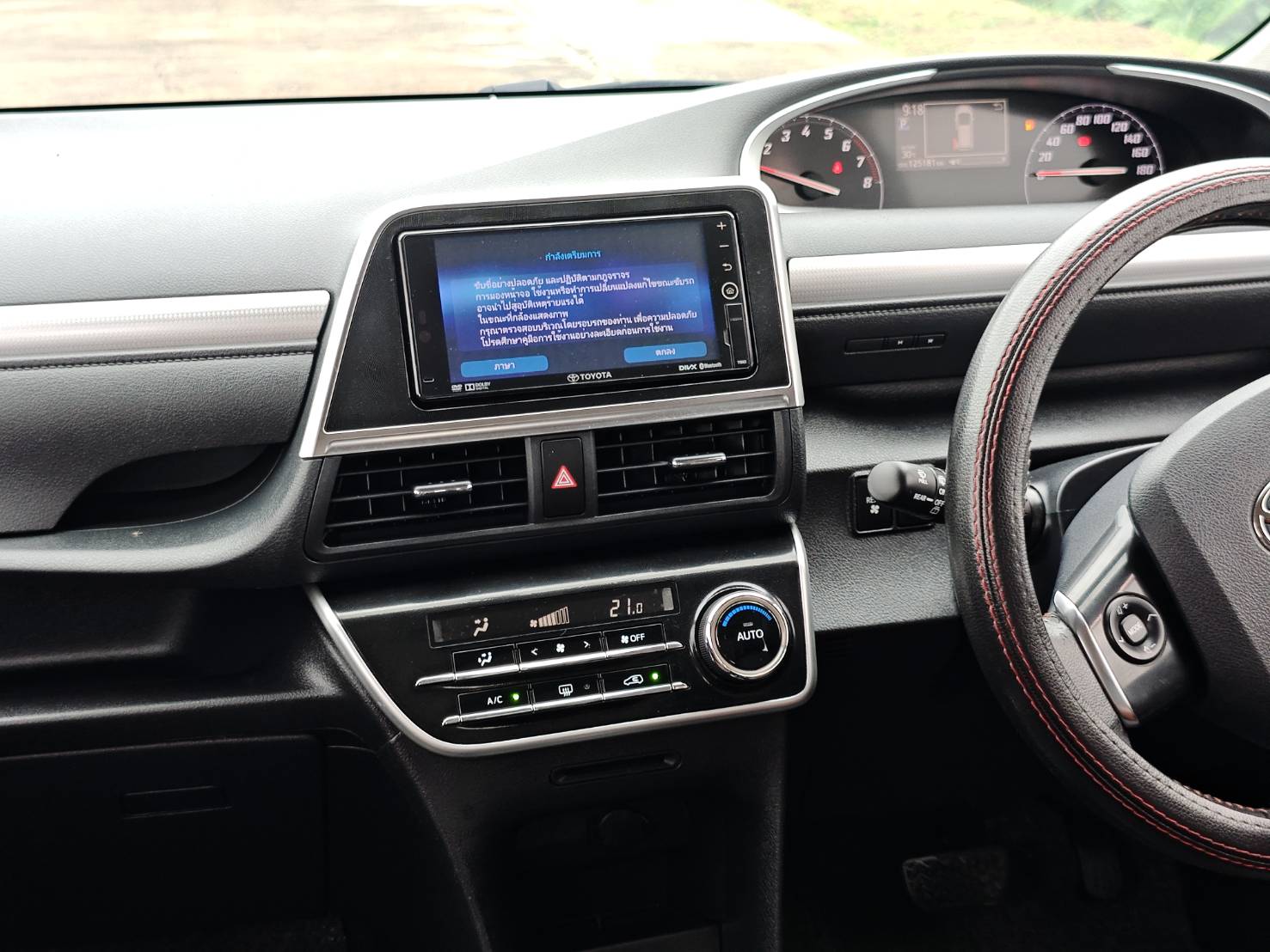 Toyota Sienta 1.5 V SUV AT 2017