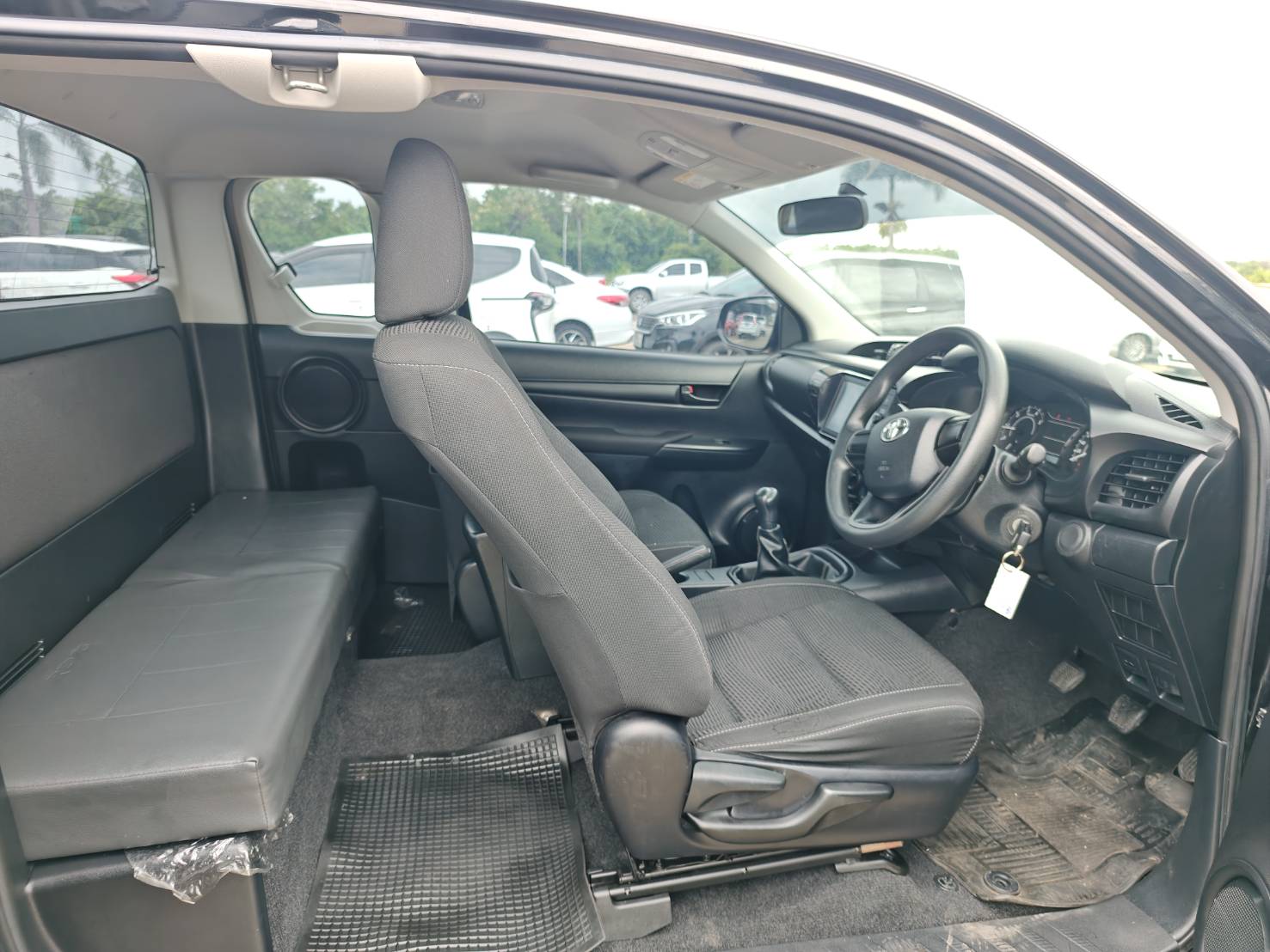 Toyota Hilux Revo Smart Cab 2.4 Entry Z Edition MT 2020