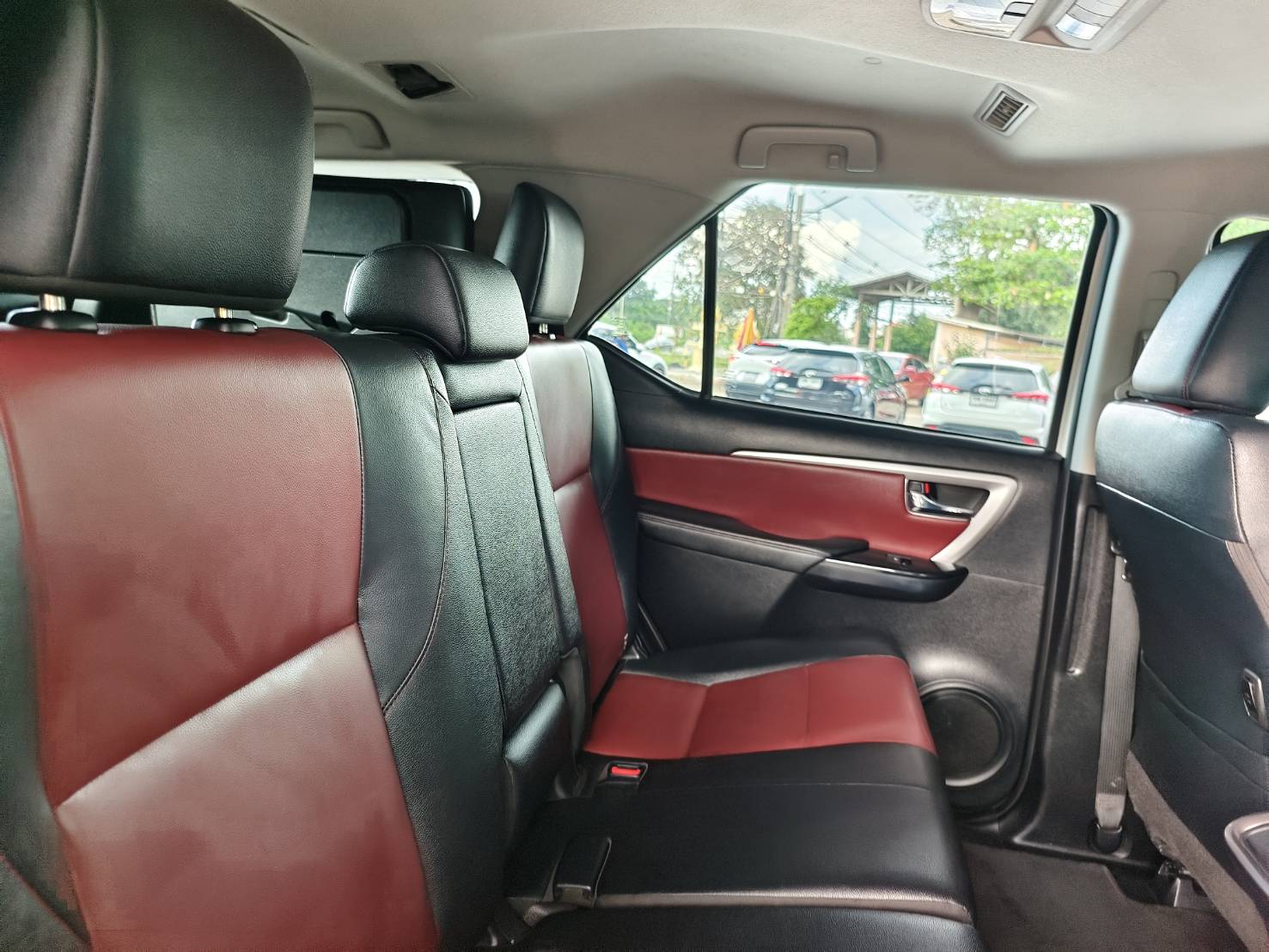 Toyota Fortuner 2.8 V TRD Sportivo ll Black Top SUV AT 2020
