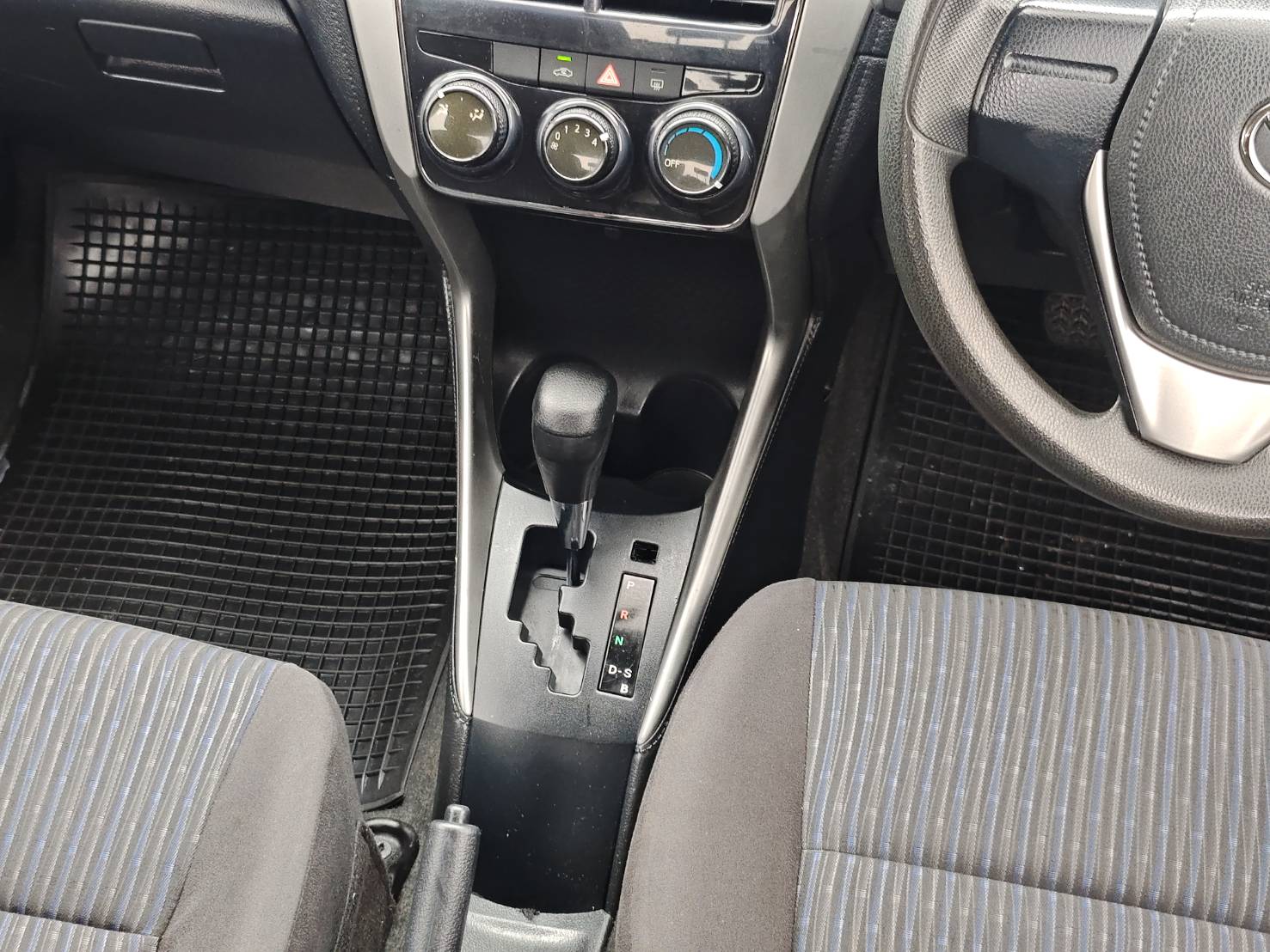 Toyota Yaris ATIVE 1.2 J Sport AT 2018
