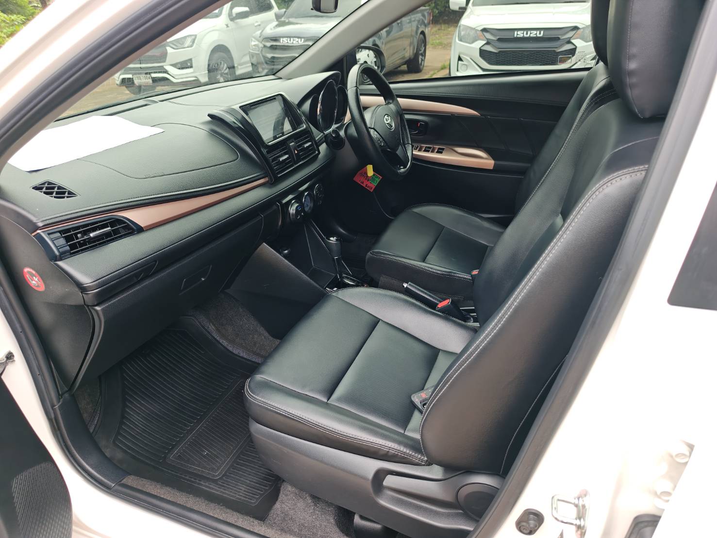 Toyota Vios 1.5 Mid Sedan AT ปี 2021