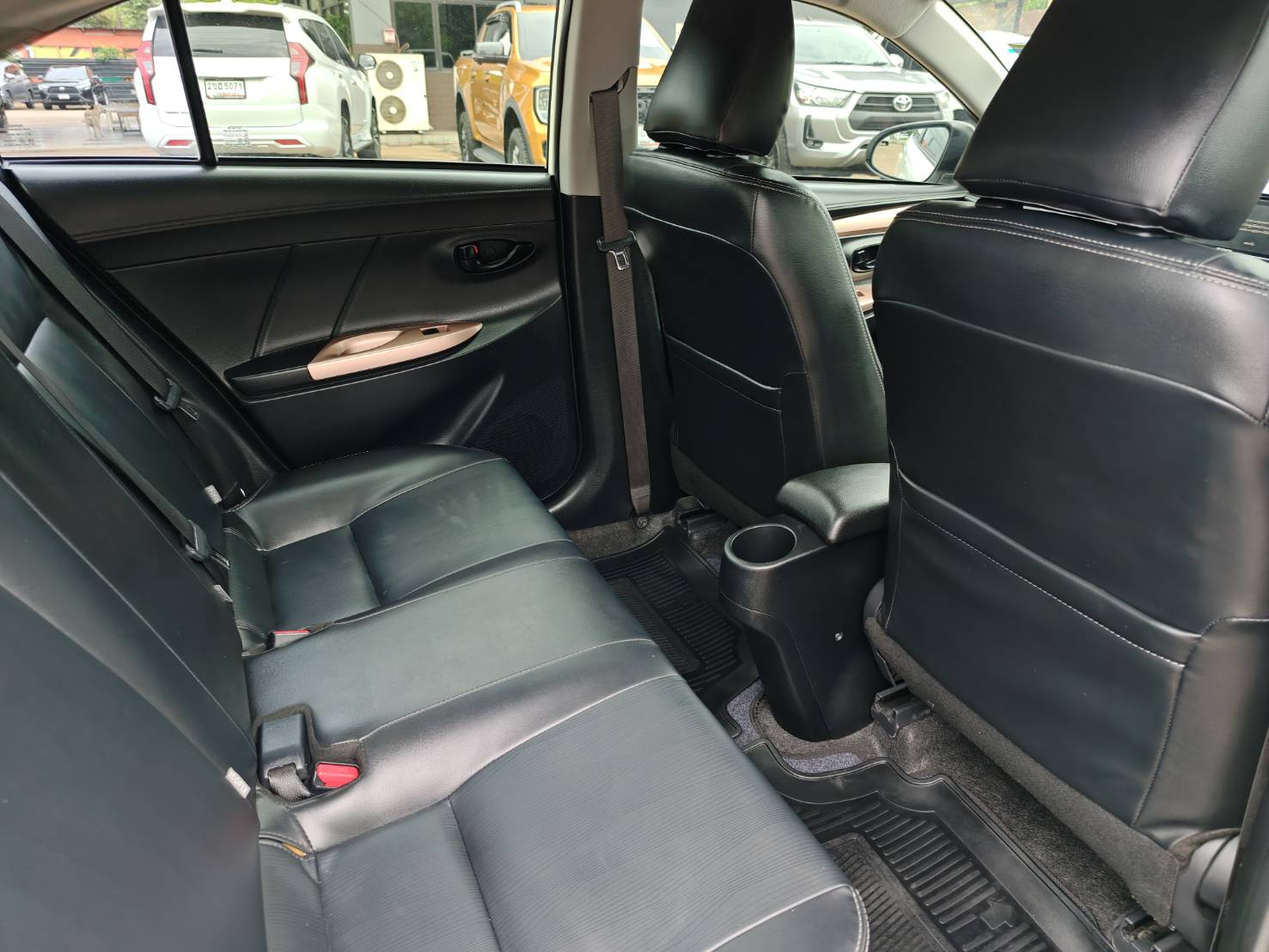 Toyota Vios 1.5 Mid Sedan AT ปี 2021