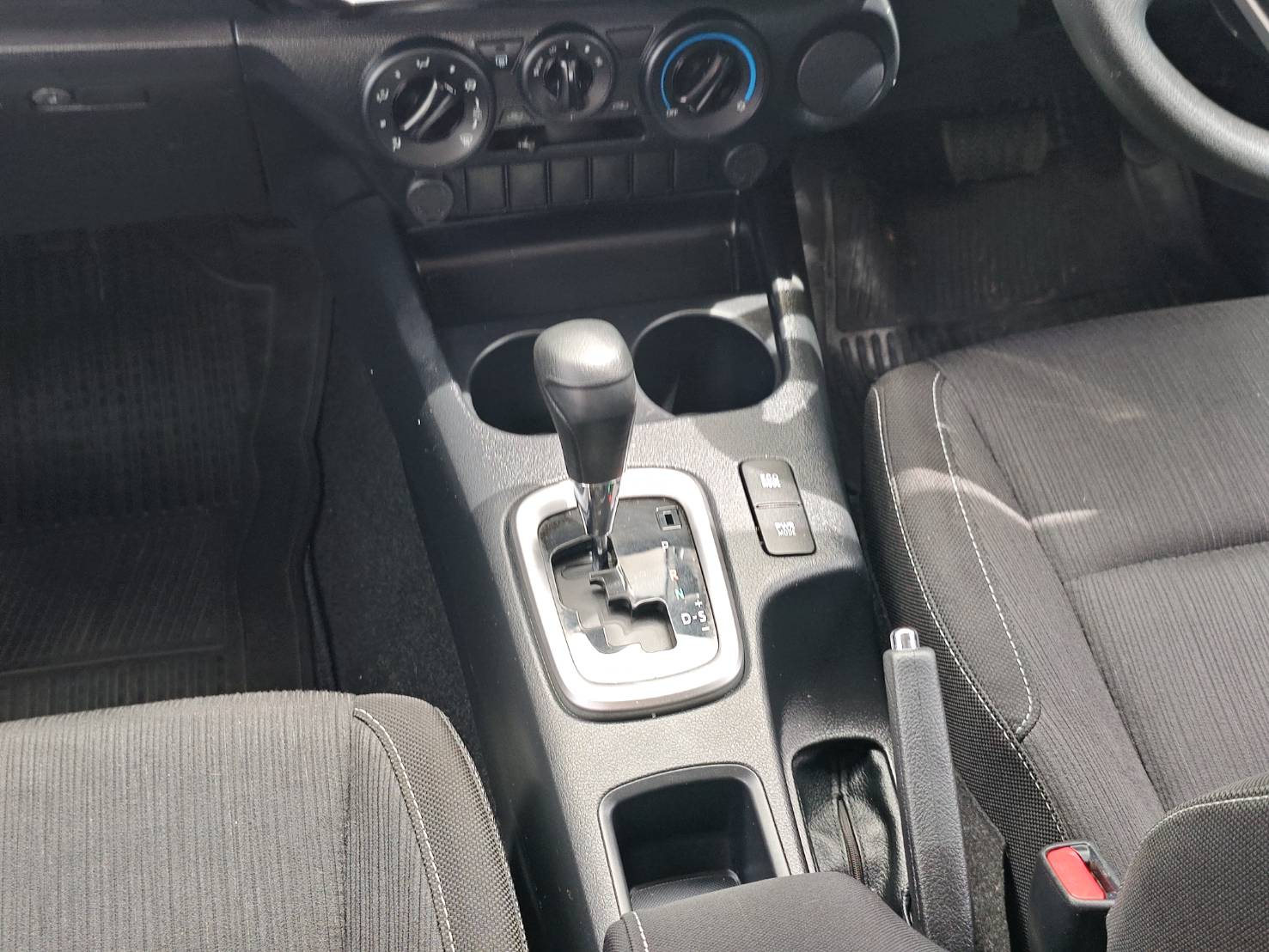 Toyota Hilux Revo Double Cab 2.4 Entry Prerunner AT 2021