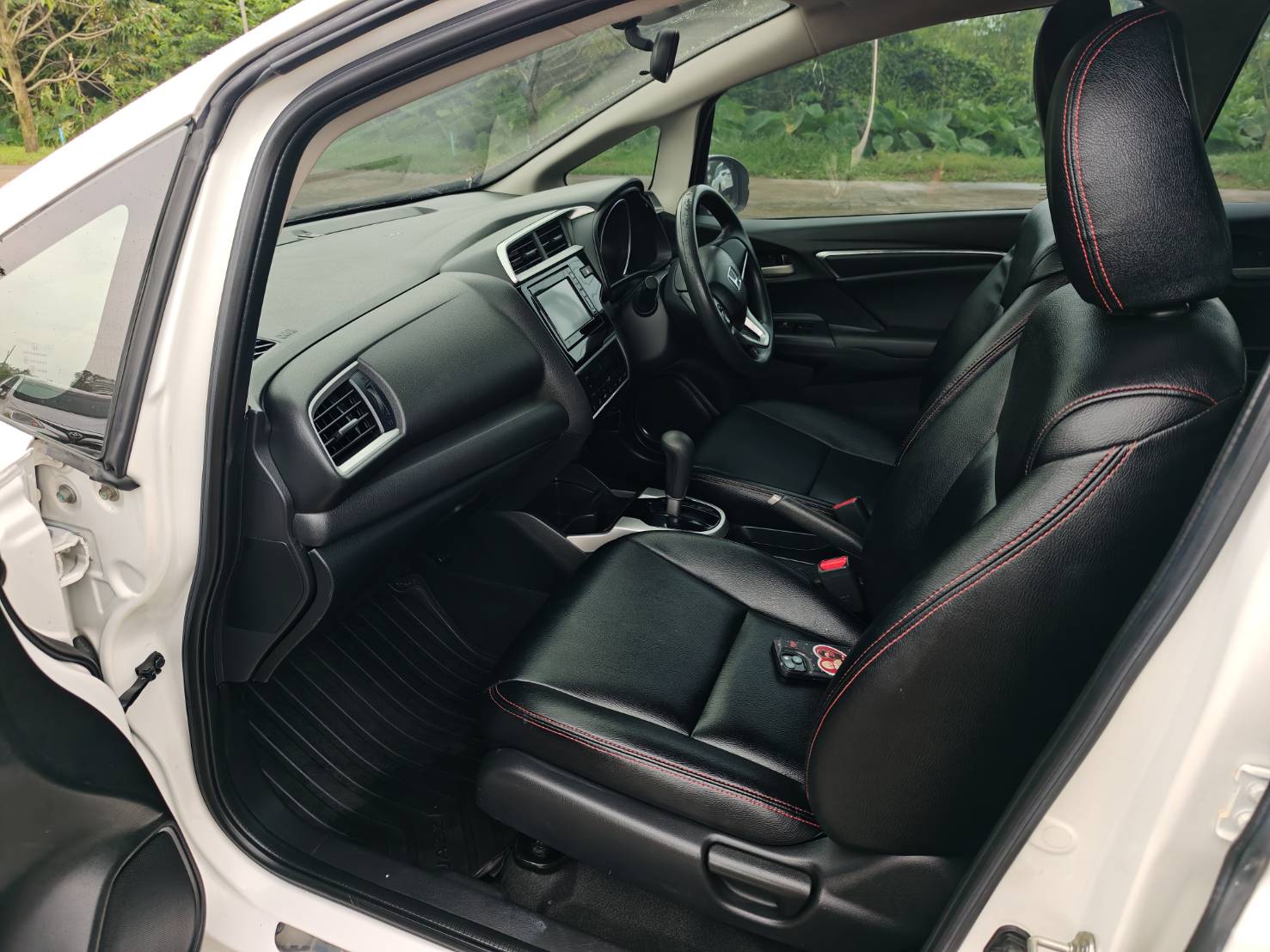 Honda Jazz 1.5 V+ Hatchback AT 2017