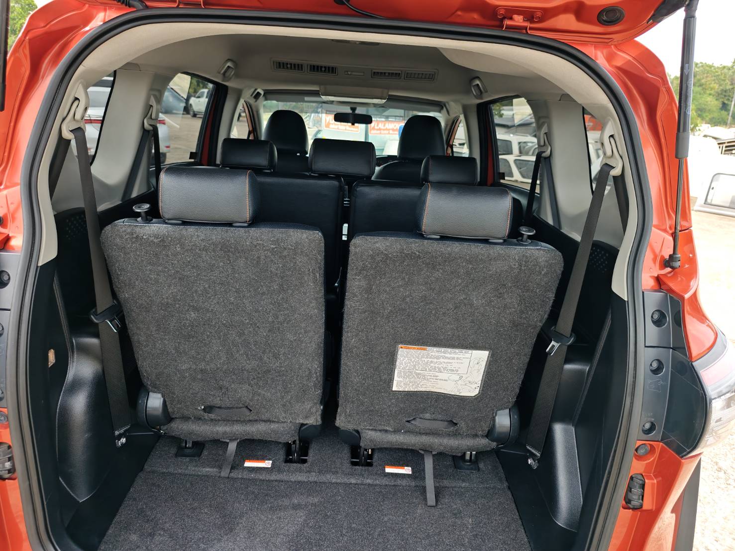 Toyota Sienta 1.5 V SUV AT 2017