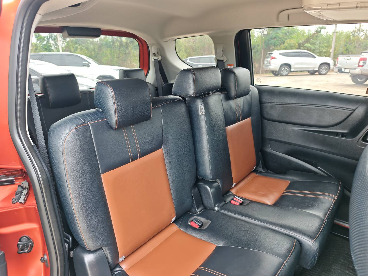 Toyota Sienta 1.5 V SUV AT 2017