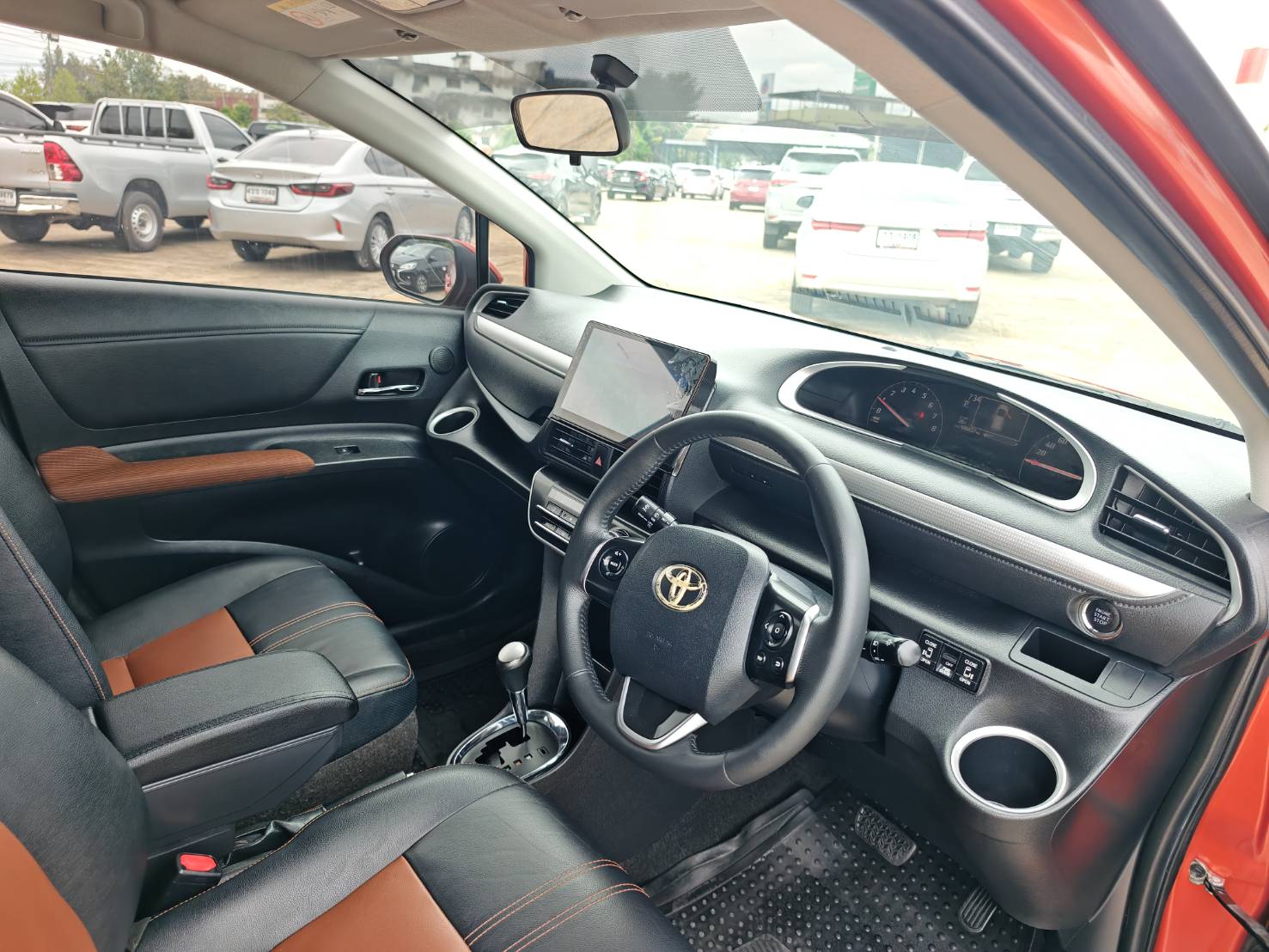 Toyota Sienta 1.5 V SUV AT 2017