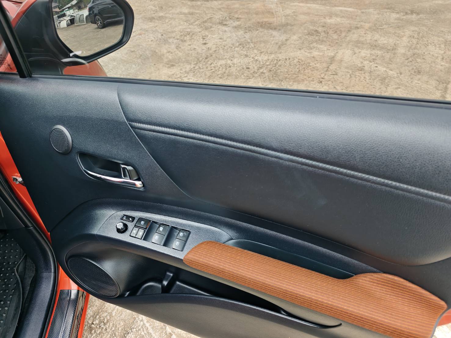 Toyota Sienta 1.5 V SUV AT 2017