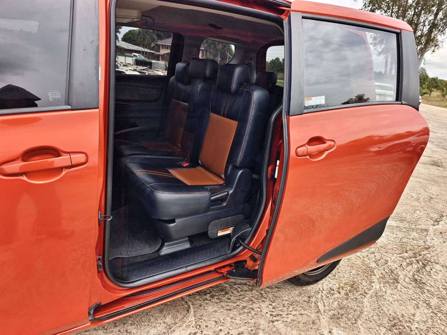 Toyota Sienta 1.5 V SUV AT 2017