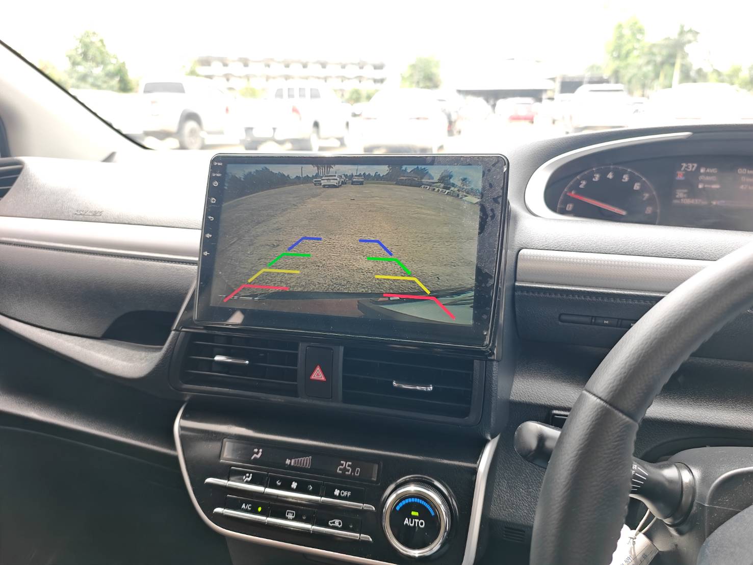 Toyota Sienta 1.5 V SUV AT 2017