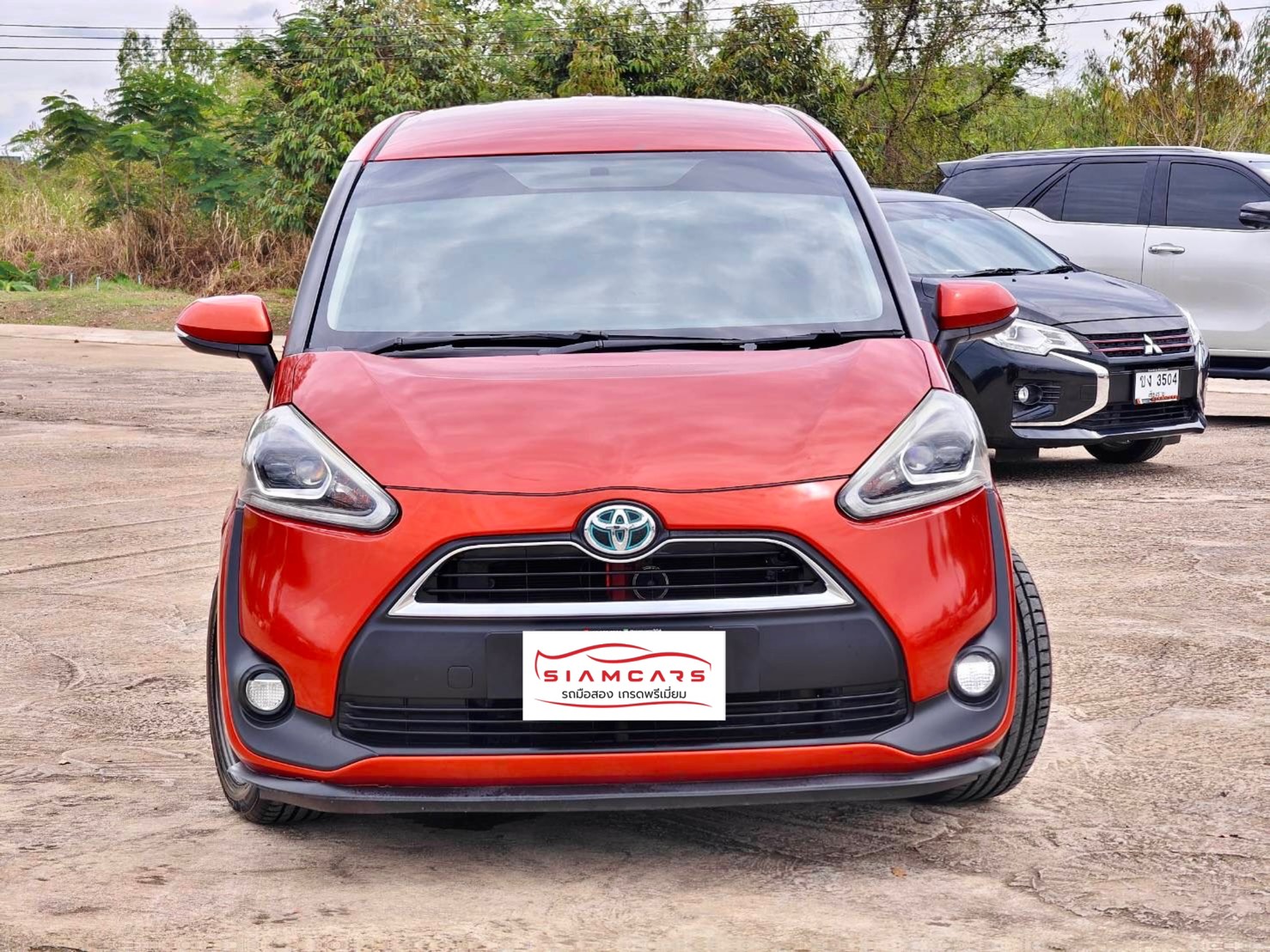 Toyota Sienta 1.5 V SUV AT 2017