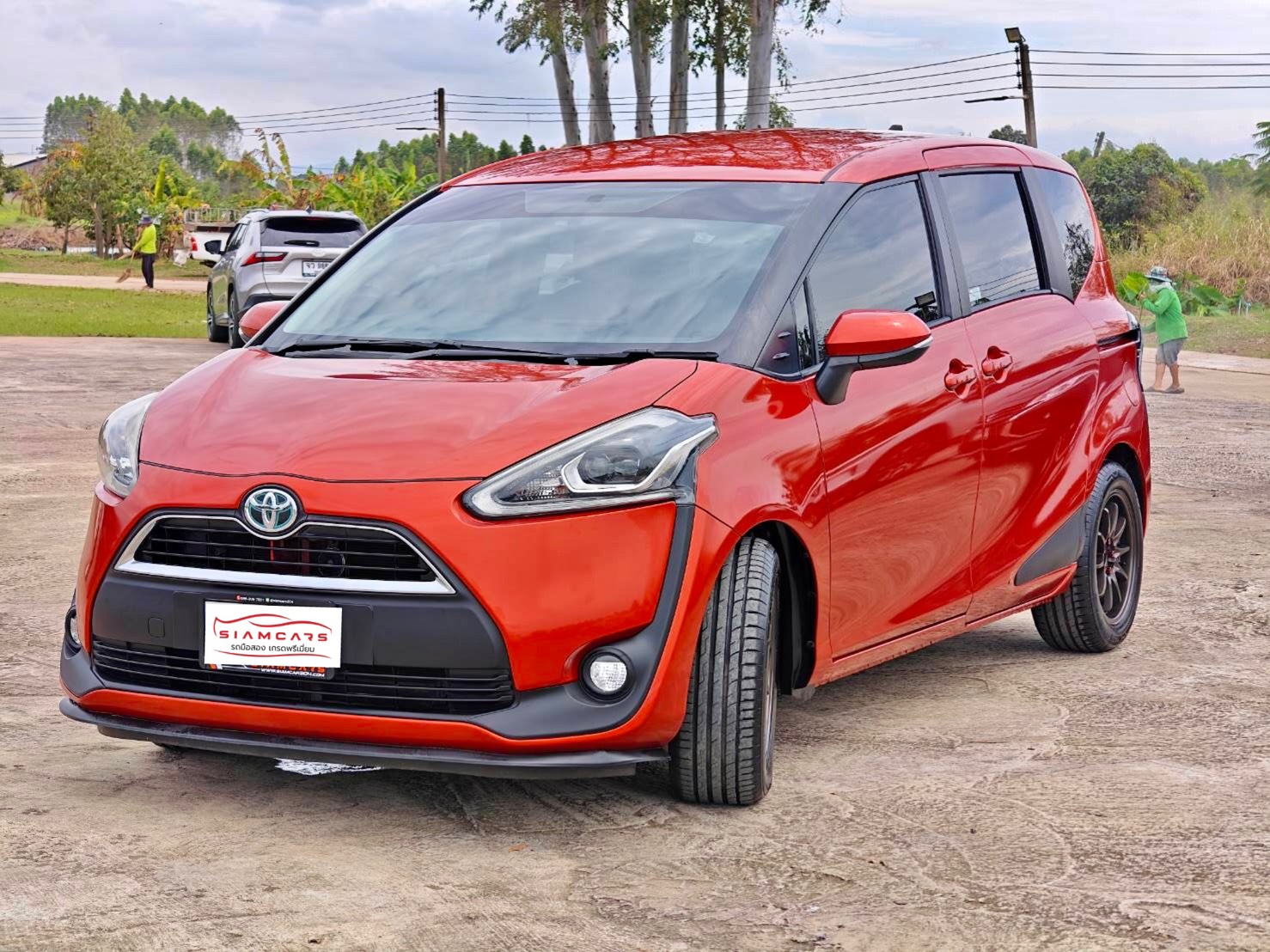 Toyota Sienta 1.5 V SUV AT 2017