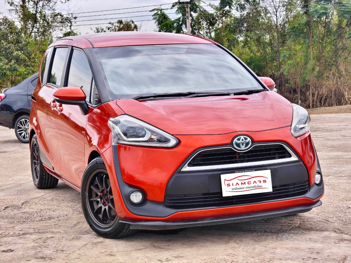 Toyota Sienta 1.5 V SUV AT 2017
