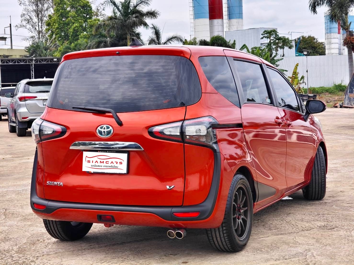 Toyota Sienta 1.5 V SUV AT 2017