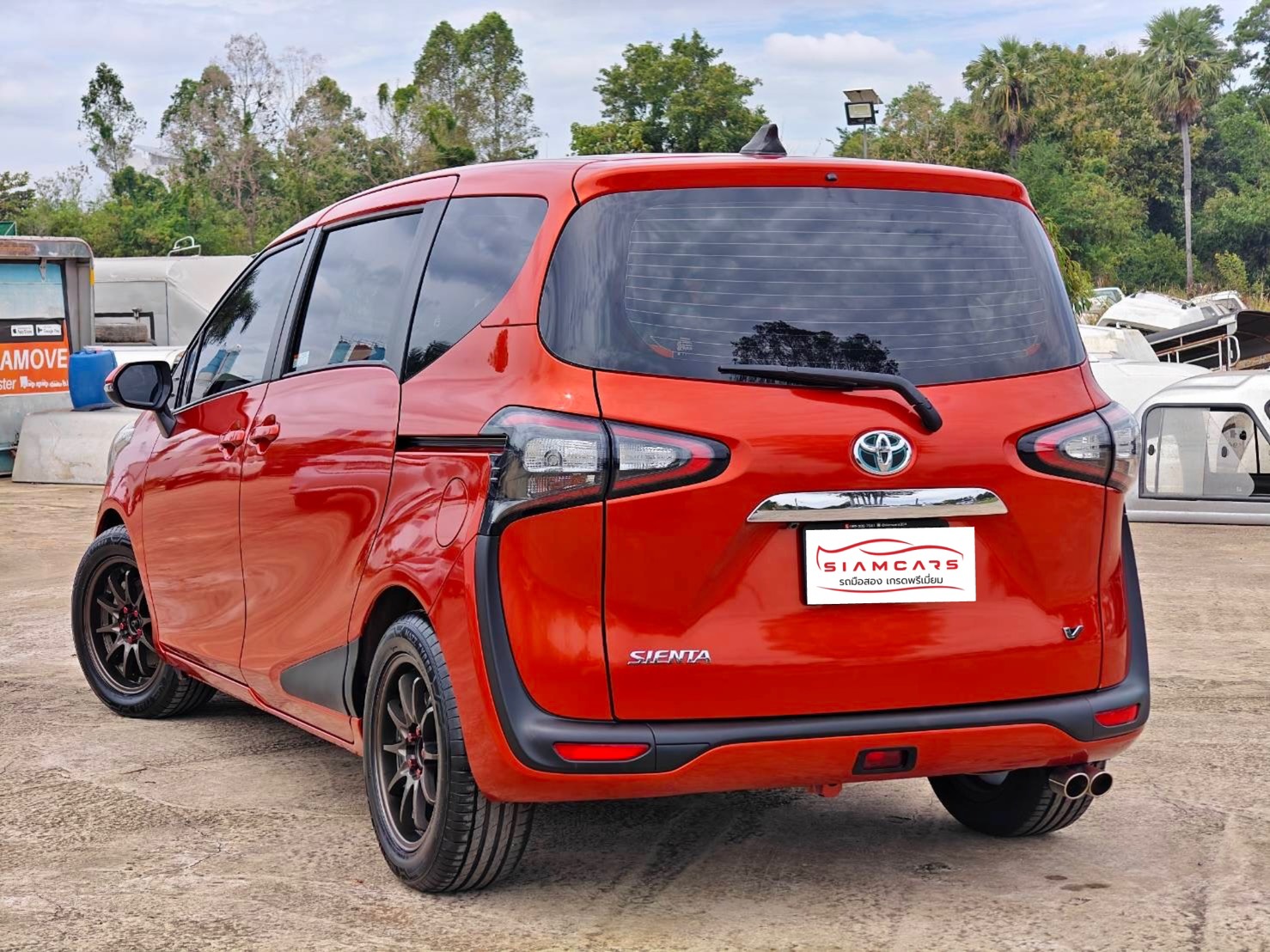 Toyota Sienta 1.5 V SUV AT 2017