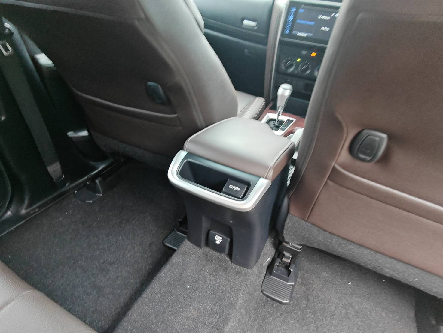 Toyota Fortuner 2.4 V SUV AT 2019