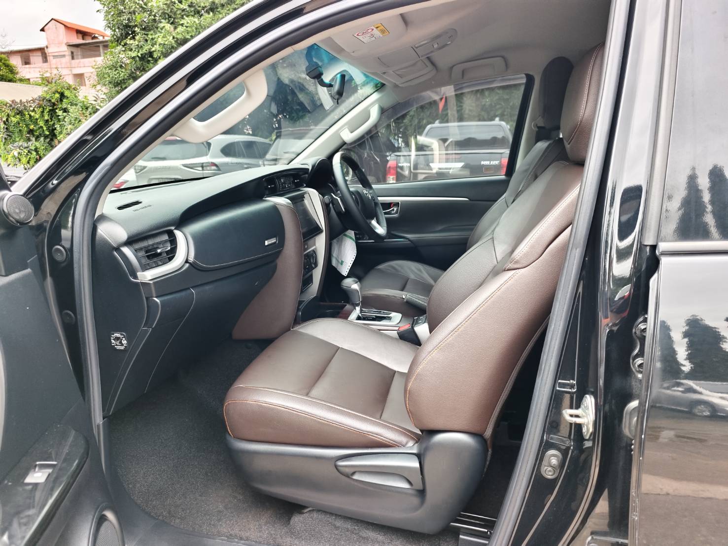 Toyota Fortuner 2.4 V SUV AT 2019