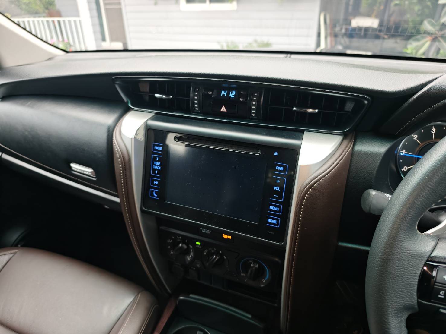 Toyota Fortuner 2.4 V SUV AT 2019