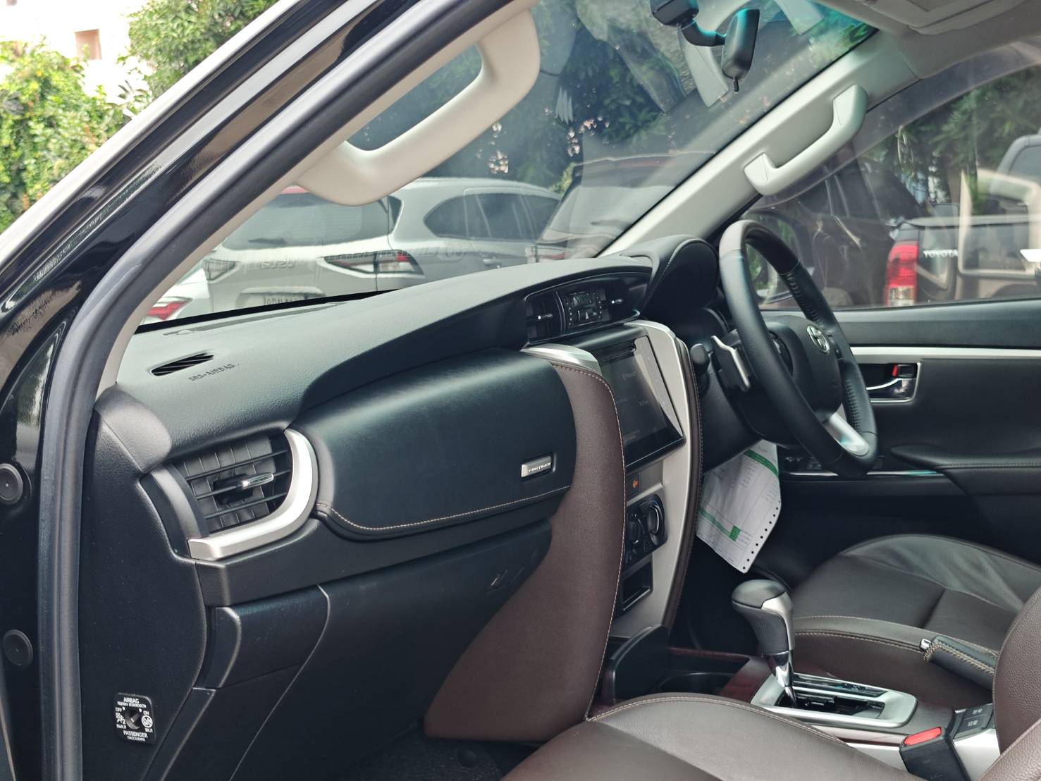 Toyota Fortuner 2.4 V SUV AT 2019